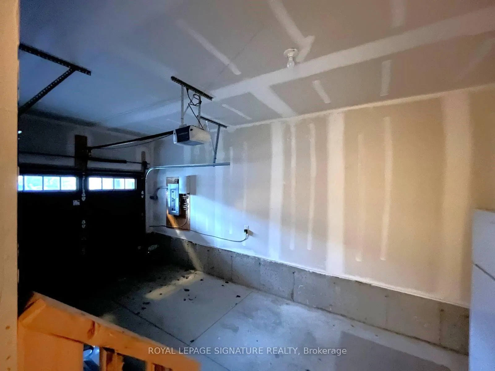 Photo 5 of 5 Dodman Crescent, Hamilton, Meadowlands — HOMEH