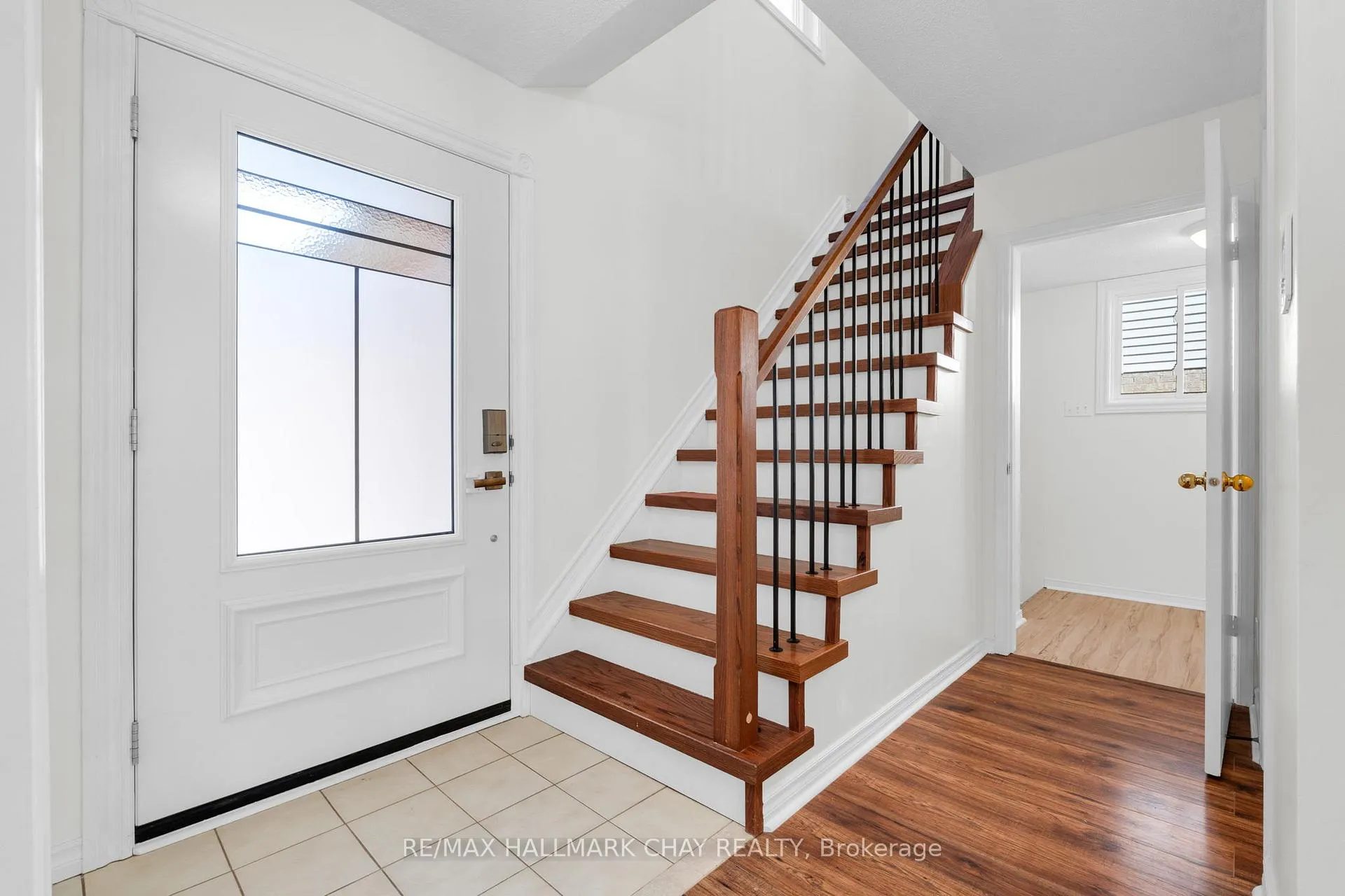 Photo 2 of 17 Cuthbert Street, Barrie, Ardagh — HOMEH