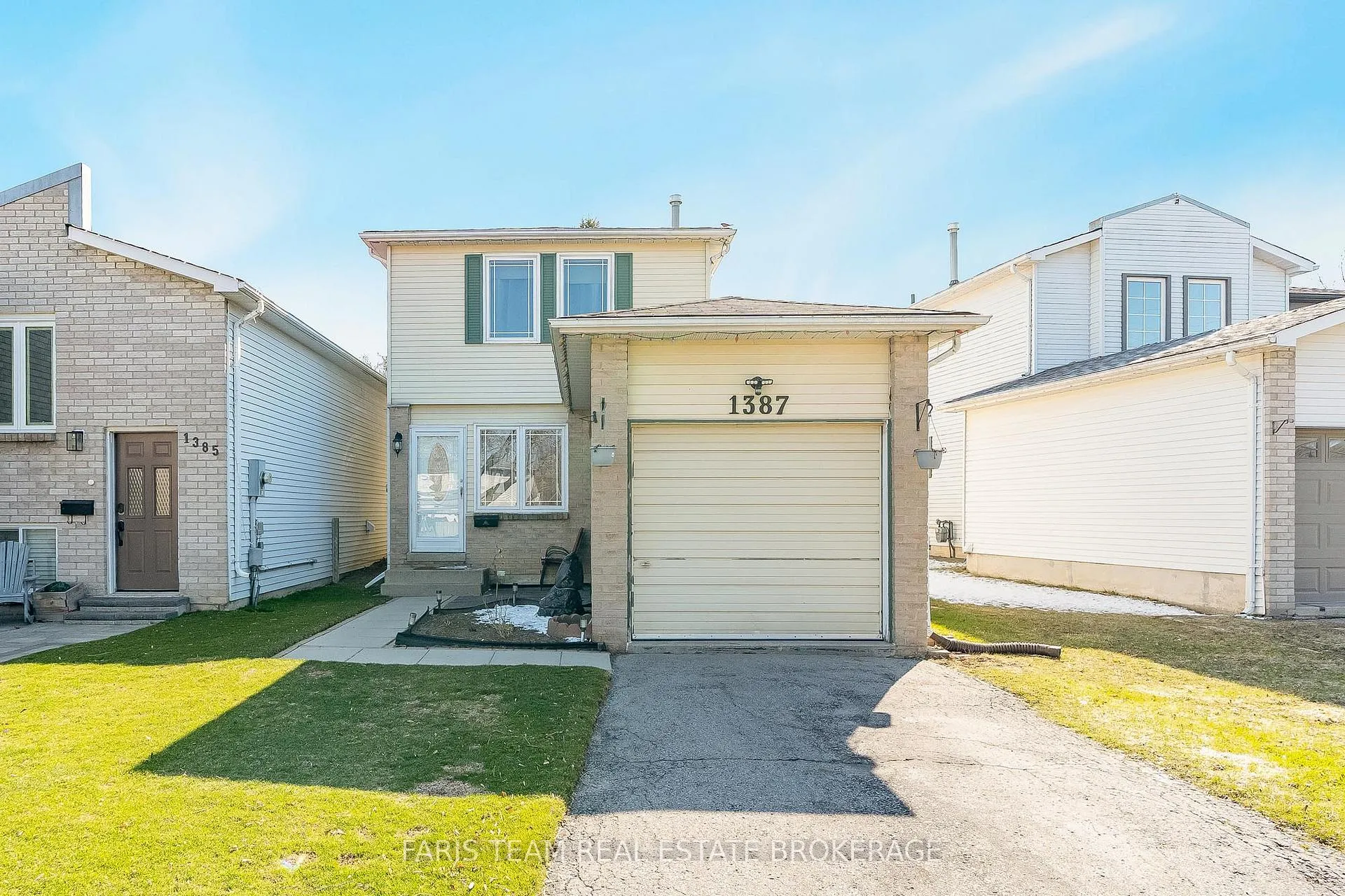 Front of 1387 Ritson Road S