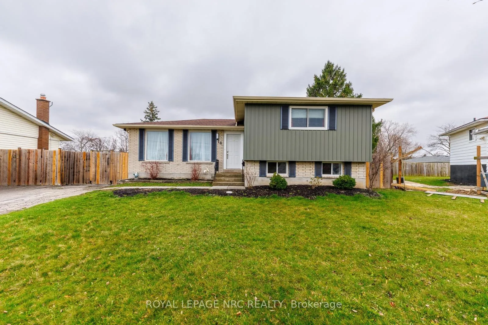 Photo 1 of 14 Roxborough Court, St. Catharines, Carlton/Bunting — HOMEH