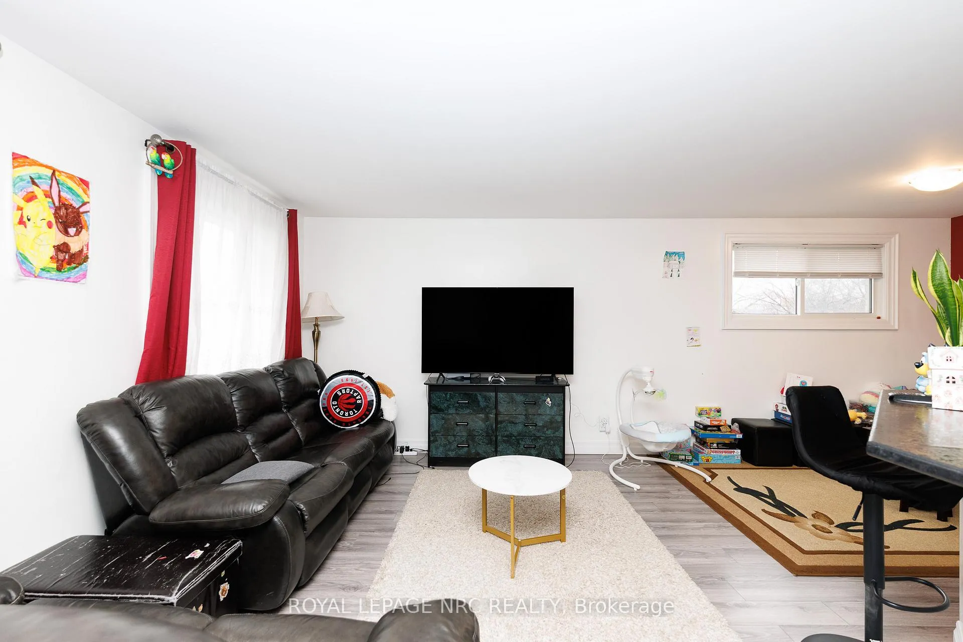 Photo 8 of 14 Roxborough Court, St. Catharines, Carlton/Bunting — HOMEH