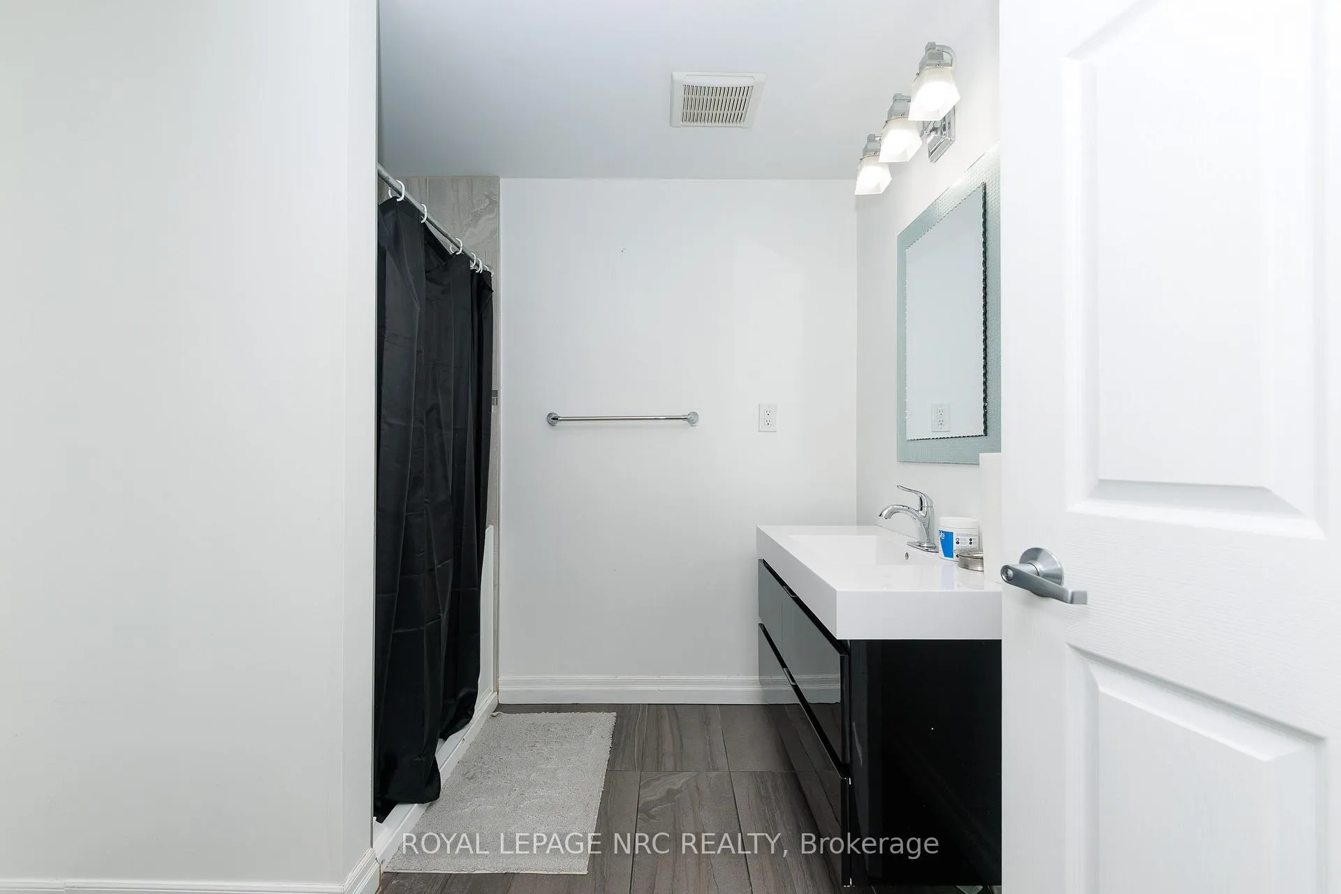 Photo 23 of 14 Roxborough Court, St. Catharines, Carlton/Bunting — HOMEH
