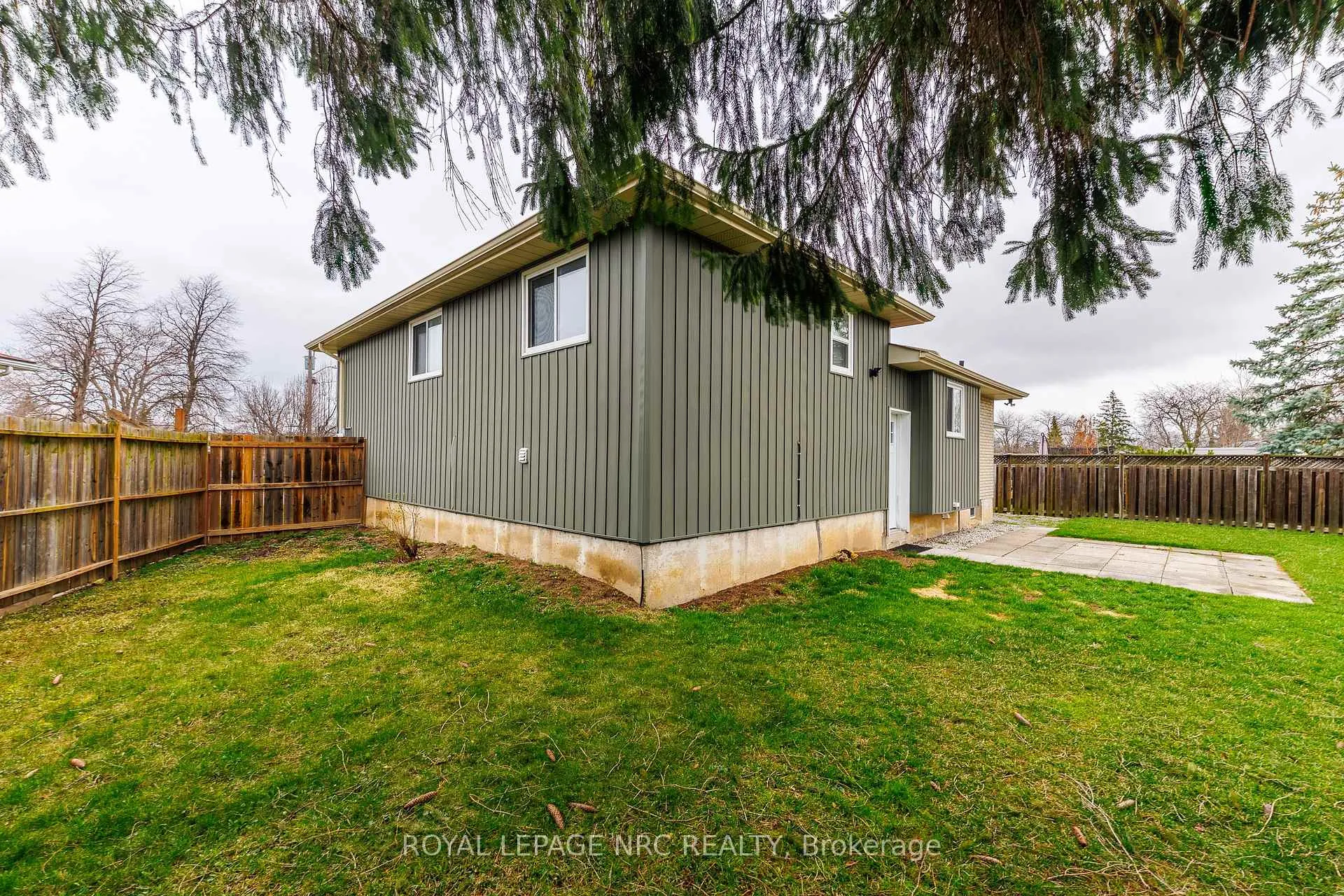Photo 33 of 14 Roxborough Court, St. Catharines, Carlton/Bunting — HOMEH