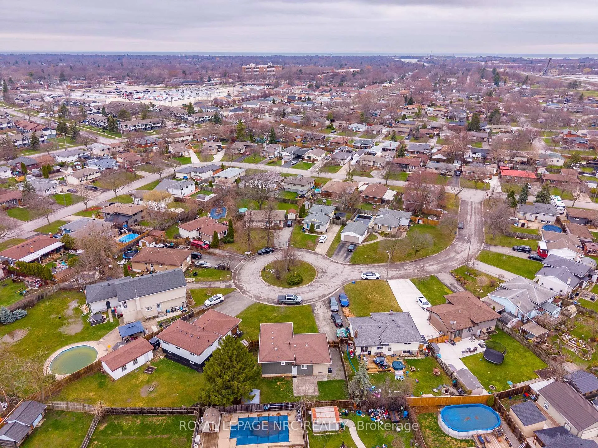 Photo 40 of 14 Roxborough Court, St. Catharines, Carlton/Bunting — HOMEH