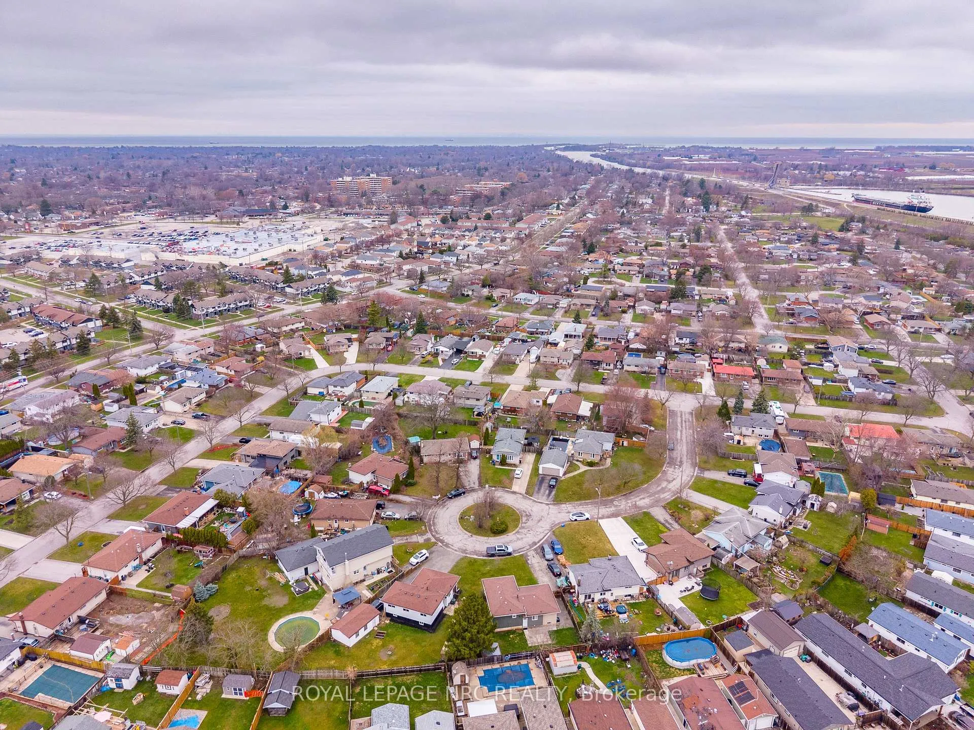 Photo 42 of 14 Roxborough Court, St. Catharines, Carlton/Bunting — HOMEH