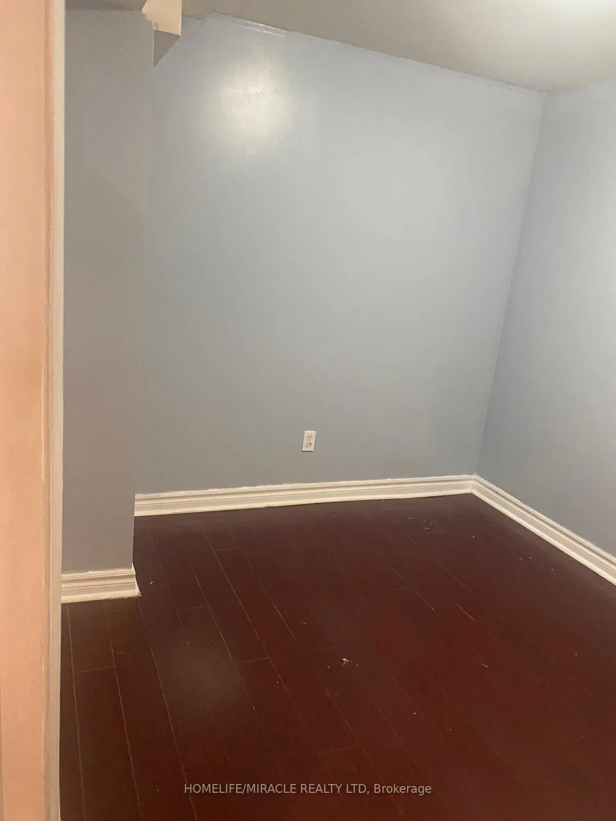 Photo 4 of Unit basement, 9 National pine Drive, Vaughan, Maple — HOMEH