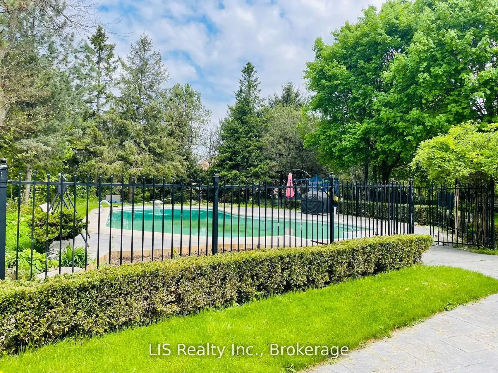 Photo 4 of 109 Treegrove Circ, Aurora, Hills of St Andrew — HOMEH