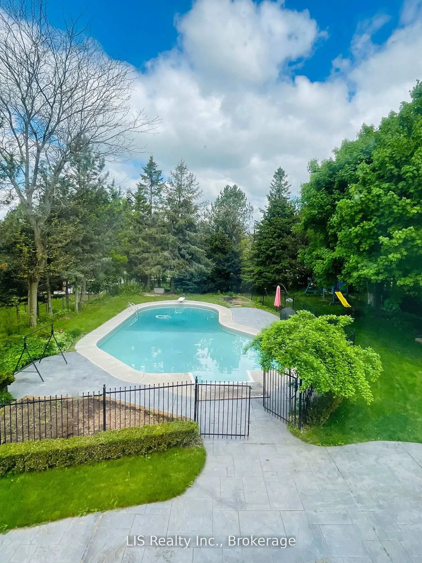 Photo 5 of 109 Treegrove Circ, Aurora, Hills of St Andrew — HOMEH