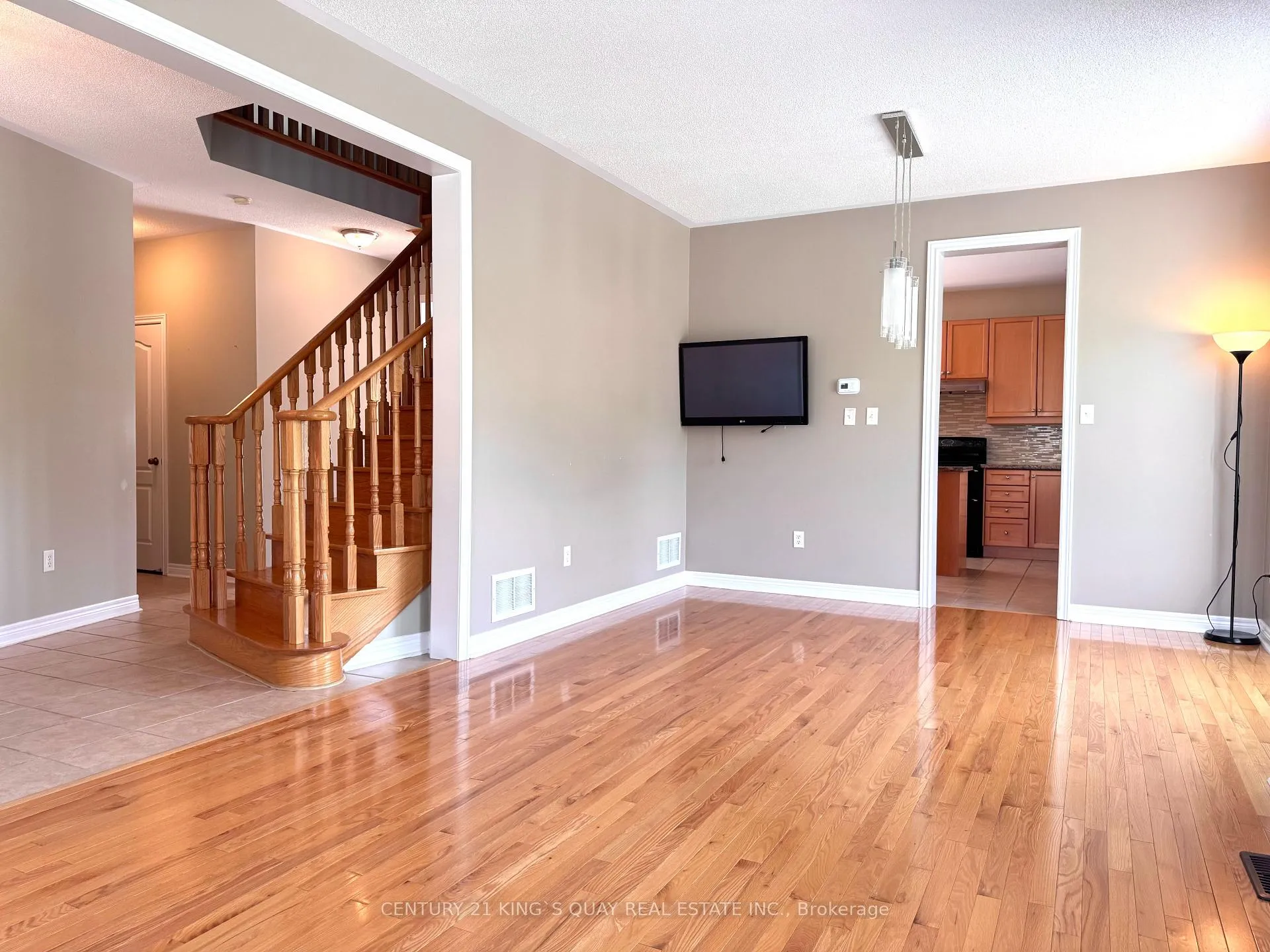 Photo 3 of 48 Winter Creek Crescent, Markham, Victoria Manor-Jennings Gate — HOMEH