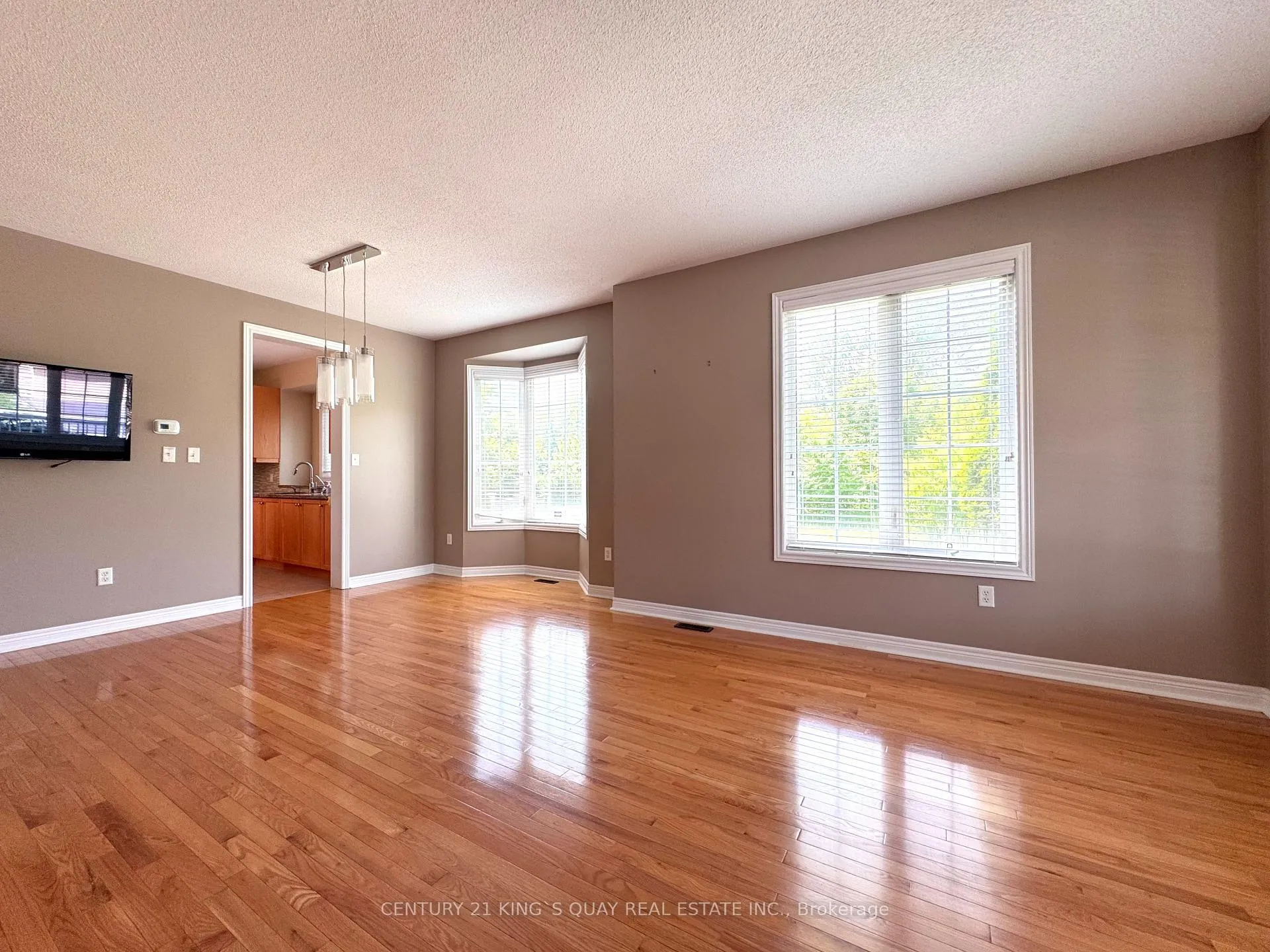 Photo 4 of 48 Winter Creek Crescent, Markham, Victoria Manor-Jennings Gate — HOMEH