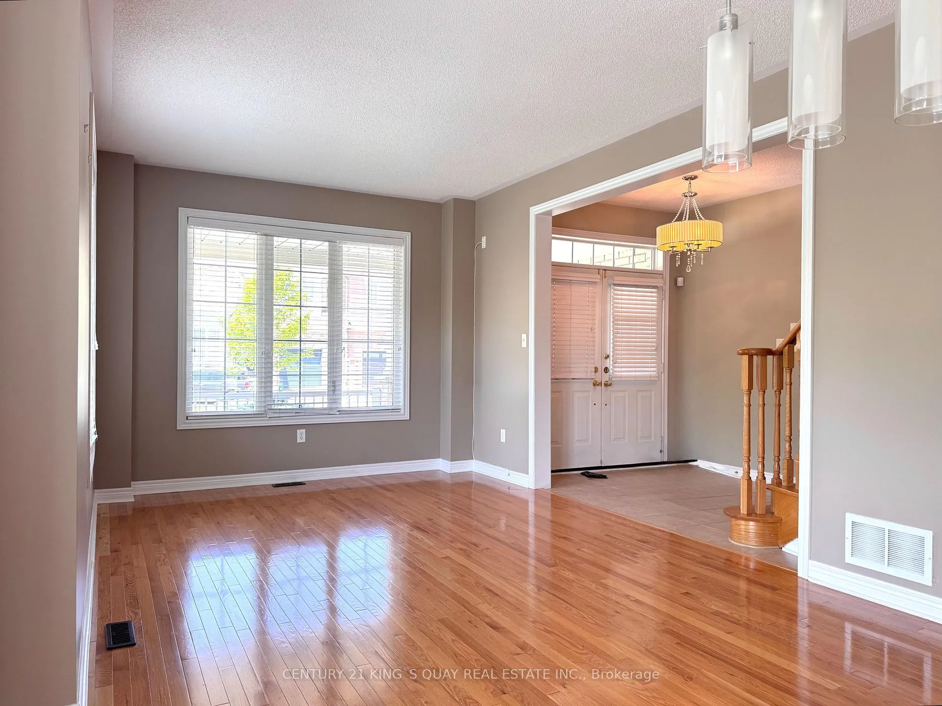 Photo 5 of 48 Winter Creek Crescent, Markham, Victoria Manor-Jennings Gate — HOMEH