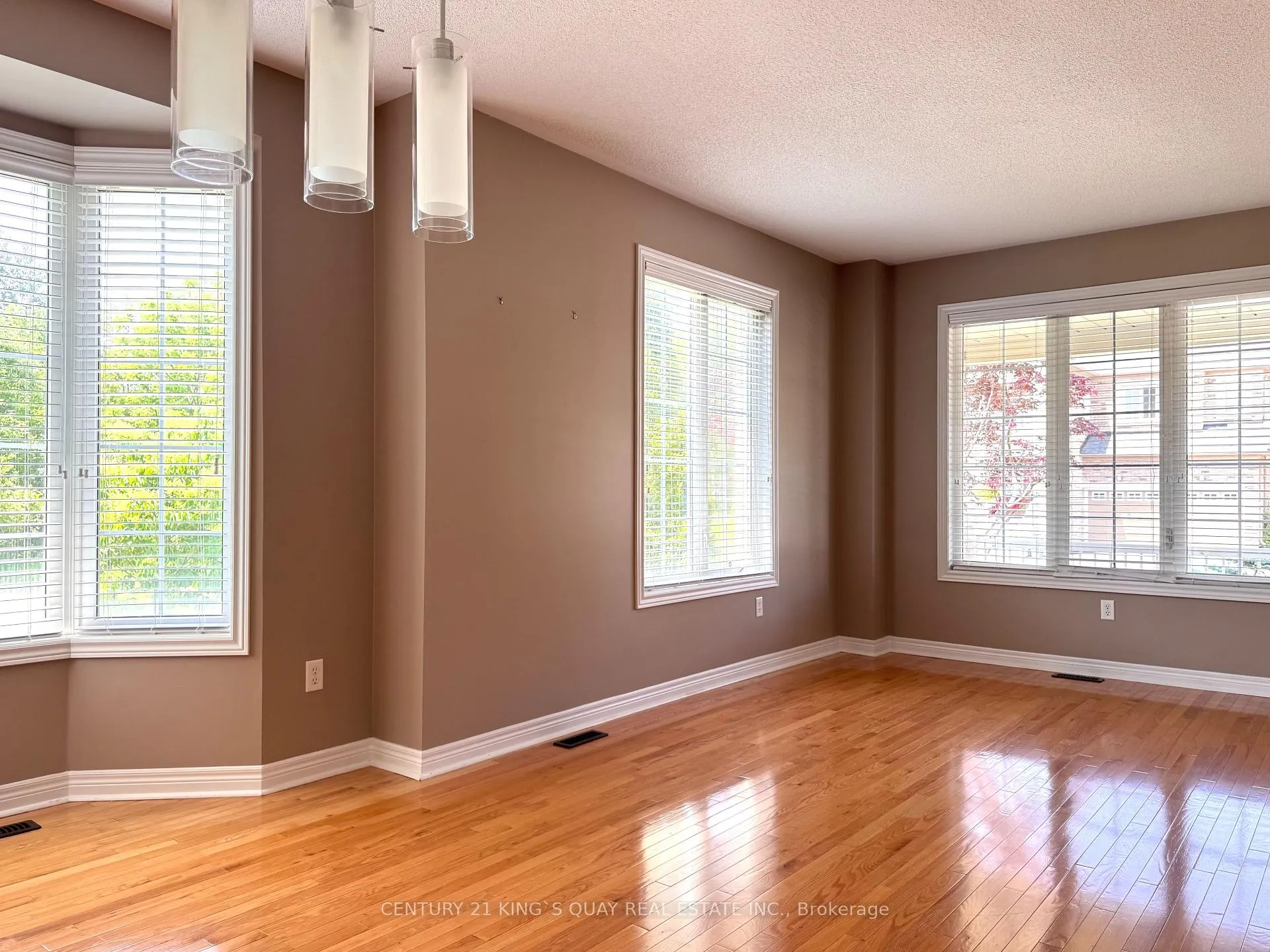 Photo 6 of 48 Winter Creek Crescent, Markham, Victoria Manor-Jennings Gate — HOMEH