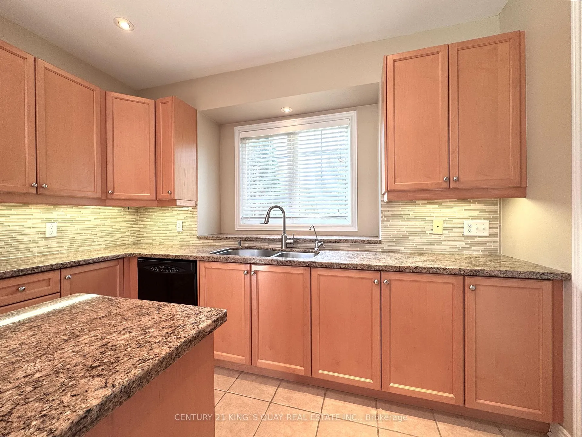 Photo 8 of 48 Winter Creek Crescent, Markham, Victoria Manor-Jennings Gate — HOMEH