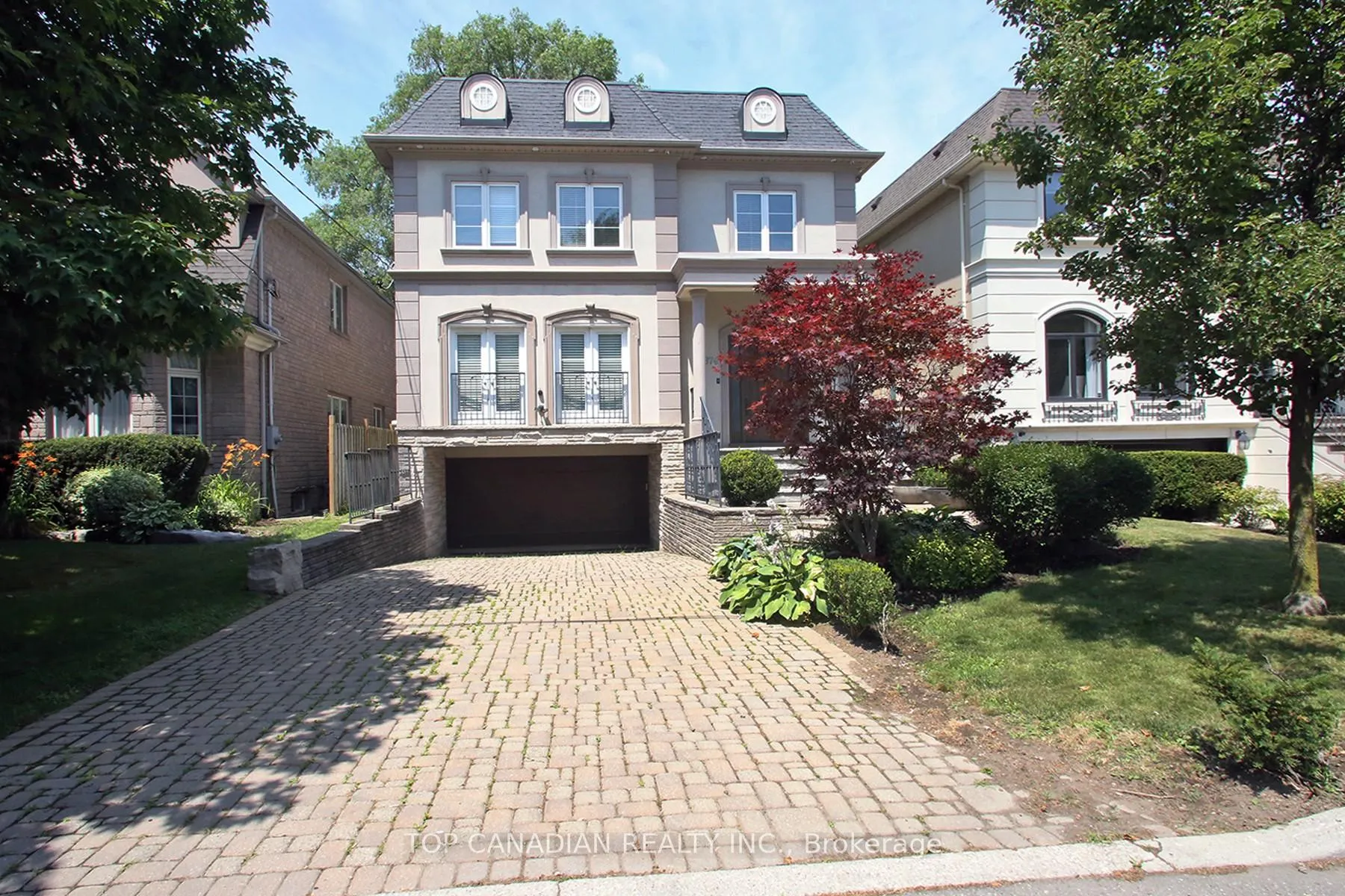 Front of 374 Glengarry Avenue