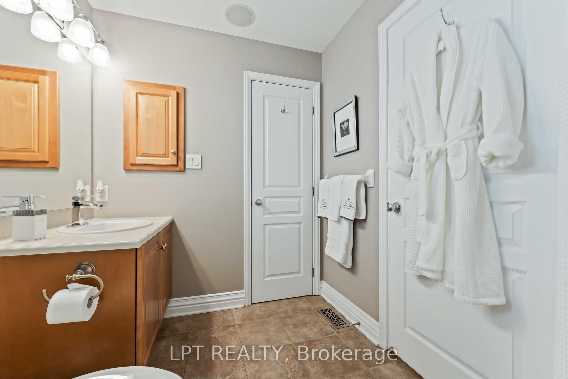 Photo 18 of 156 Riverstone Drive, Ottawa, Barrhaven - Stonebridge — HOMEH