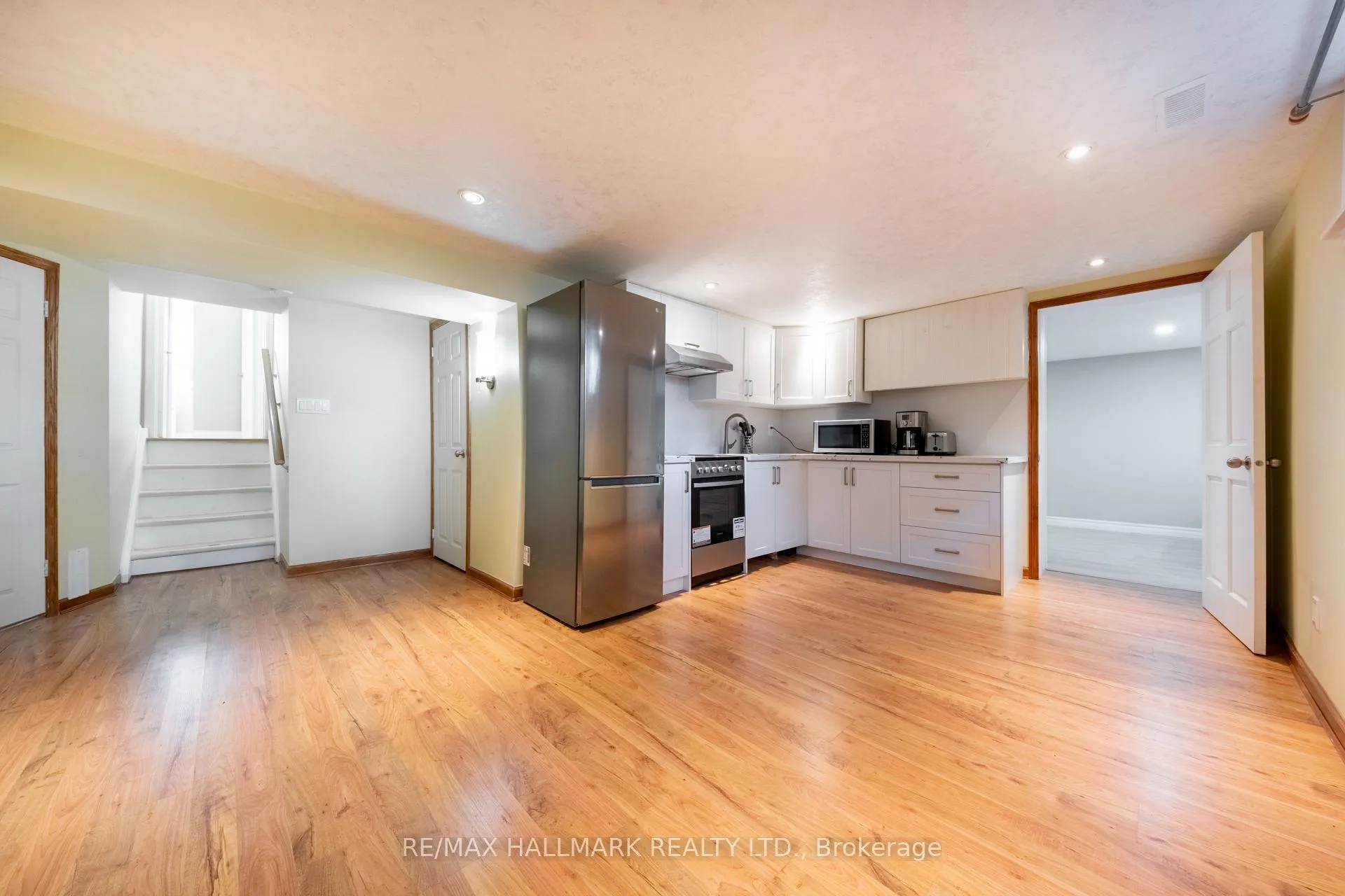 Photo 8 of Unit Basement, 15 Webster Drive, Aurora, Aurora Highlands — HOMEH