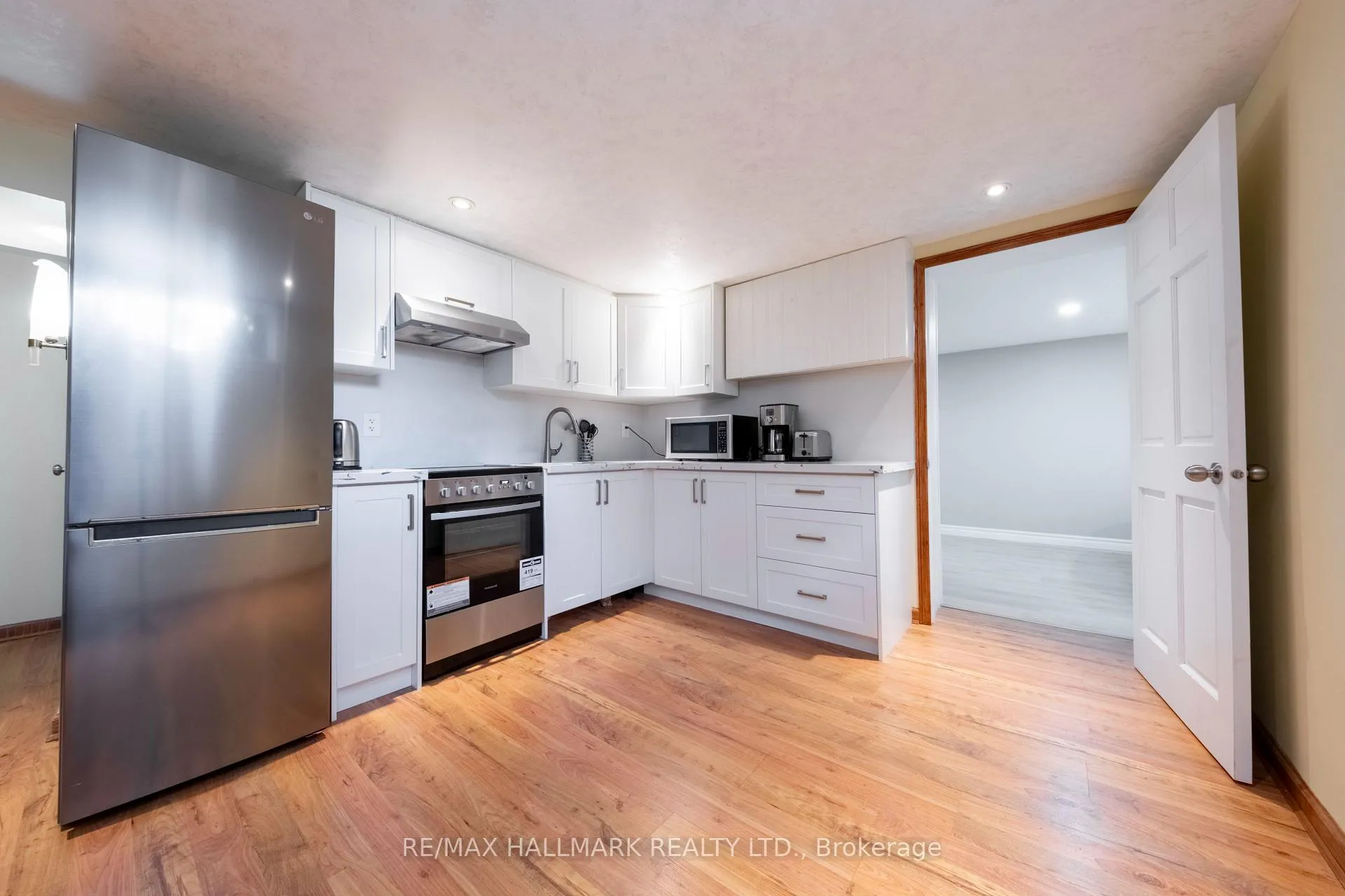 Photo 11 of Unit Basement, 15 Webster Drive, Aurora, Aurora Highlands — HOMEH