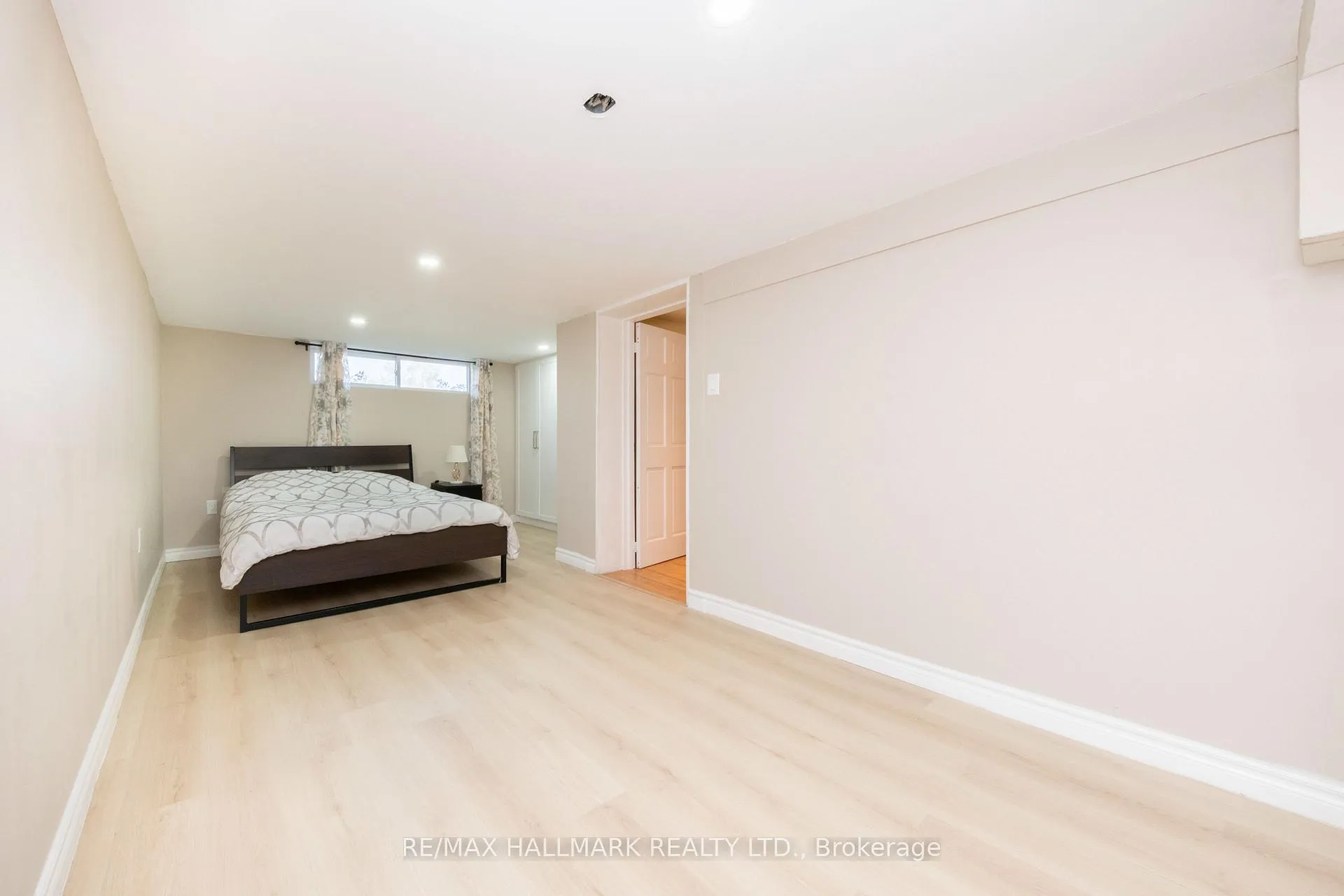 Photo 12 of Unit Basement, 15 Webster Drive, Aurora, Aurora Highlands — HOMEH