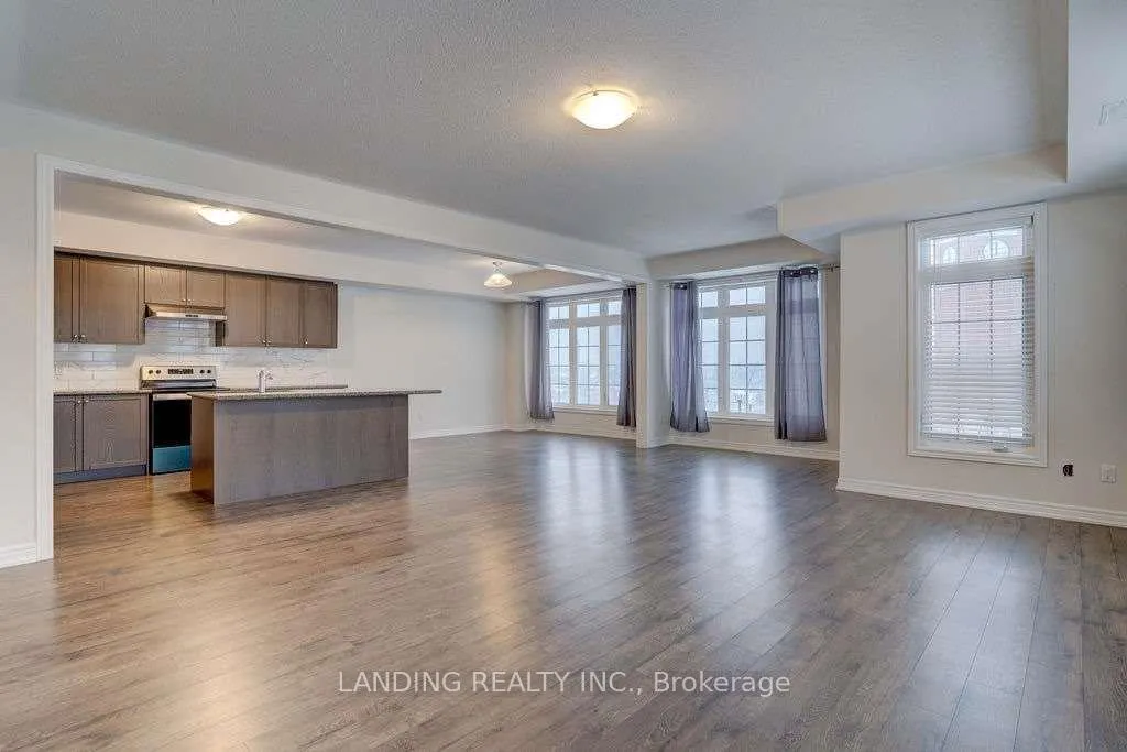 Photo 3 of Unit Unit #2, 19 Ivanhoe Drive, Markham, Berczy — HOMEH