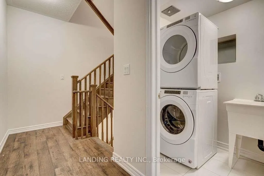 Photo 9 of Unit Unit #2, 19 Ivanhoe Drive, Markham, Berczy — HOMEH