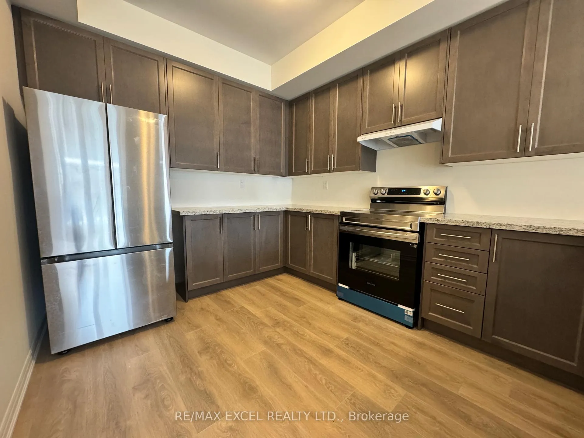 Photo 2 of 20 Griffith Street, Aurora, Bayview Northeast — HOMEH
