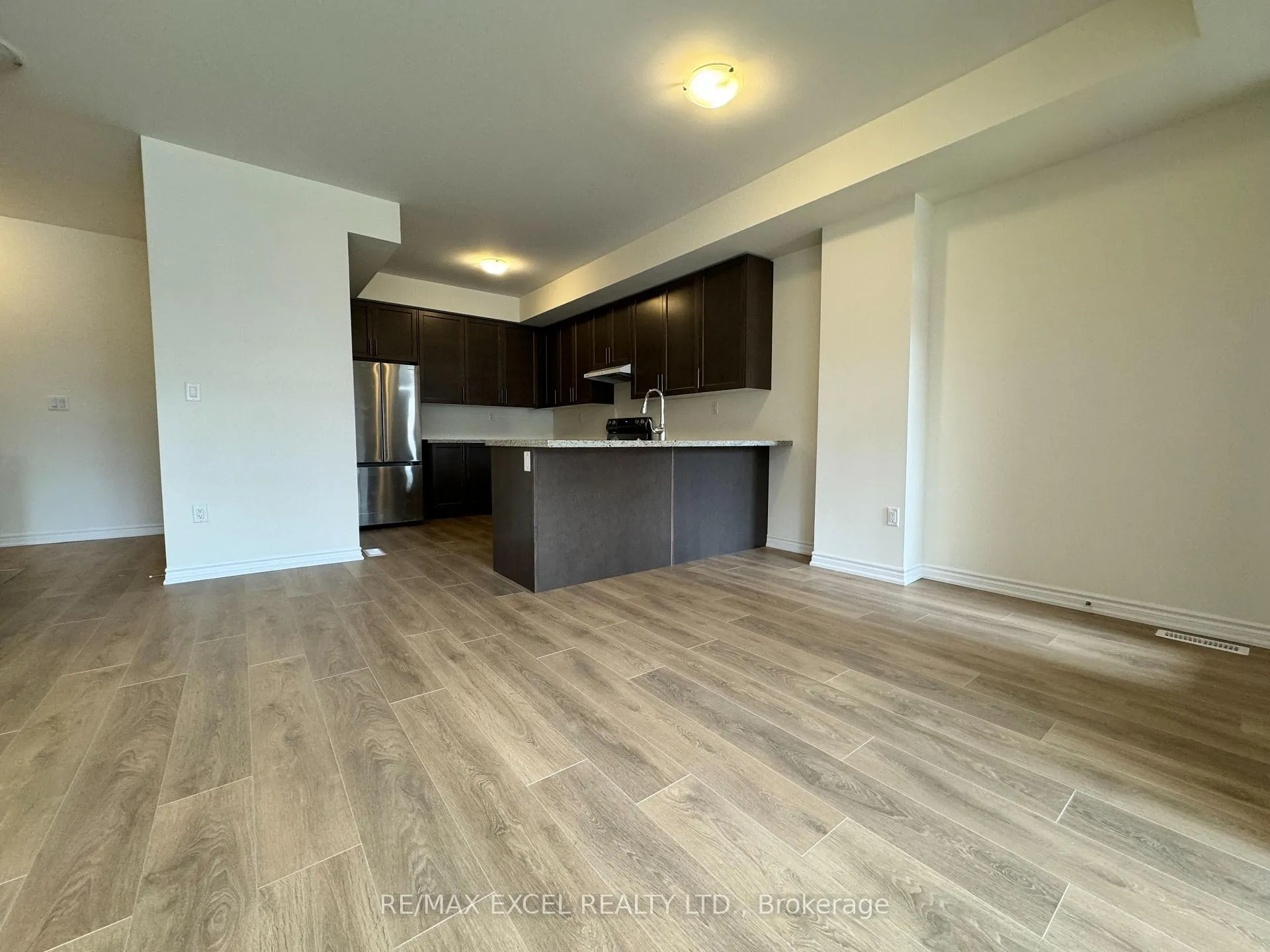 Photo 5 of 20 Griffith Street, Aurora, Bayview Northeast — HOMEH