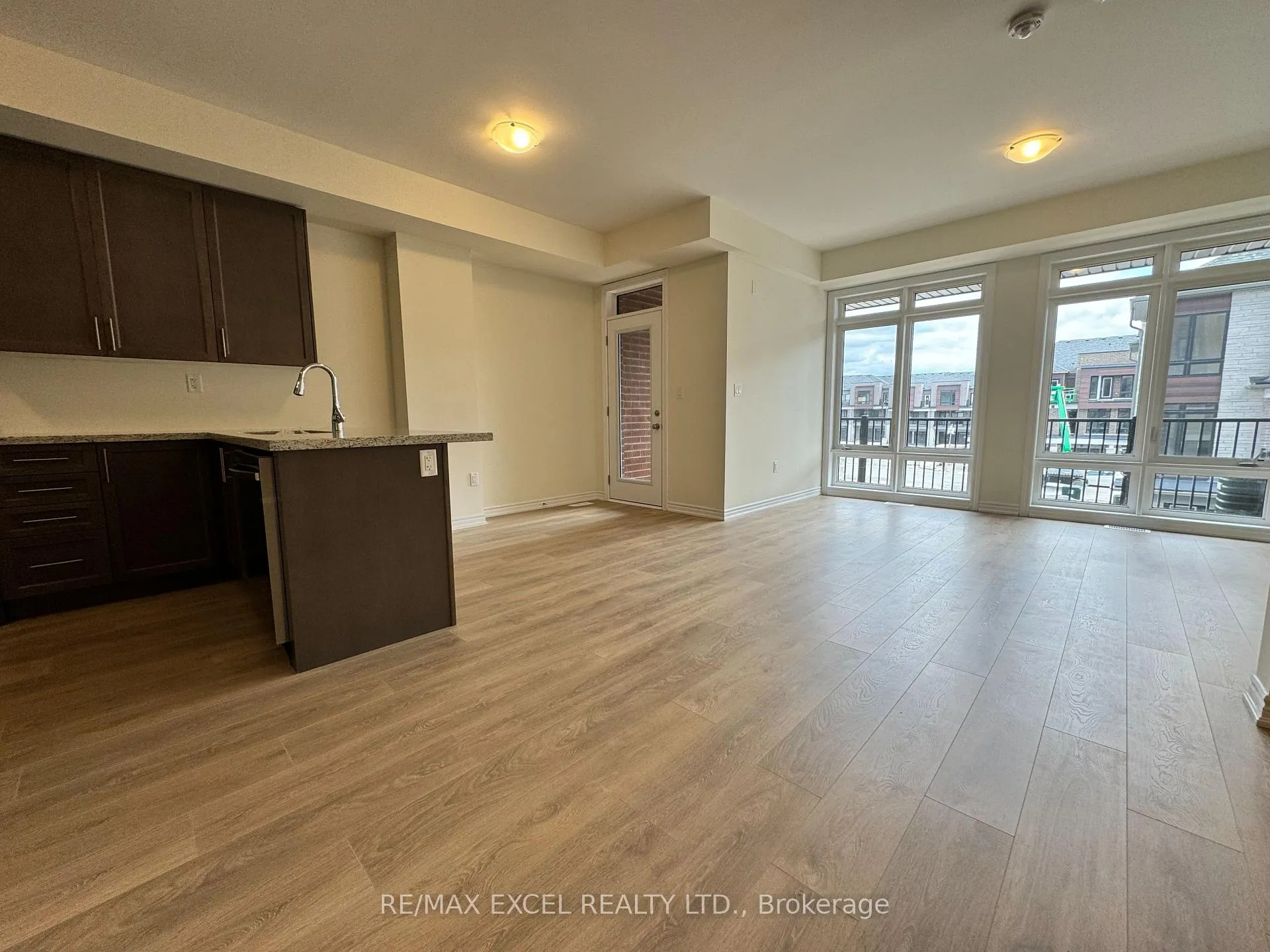 Photo 6 of 20 Griffith Street, Aurora, Bayview Northeast — HOMEH