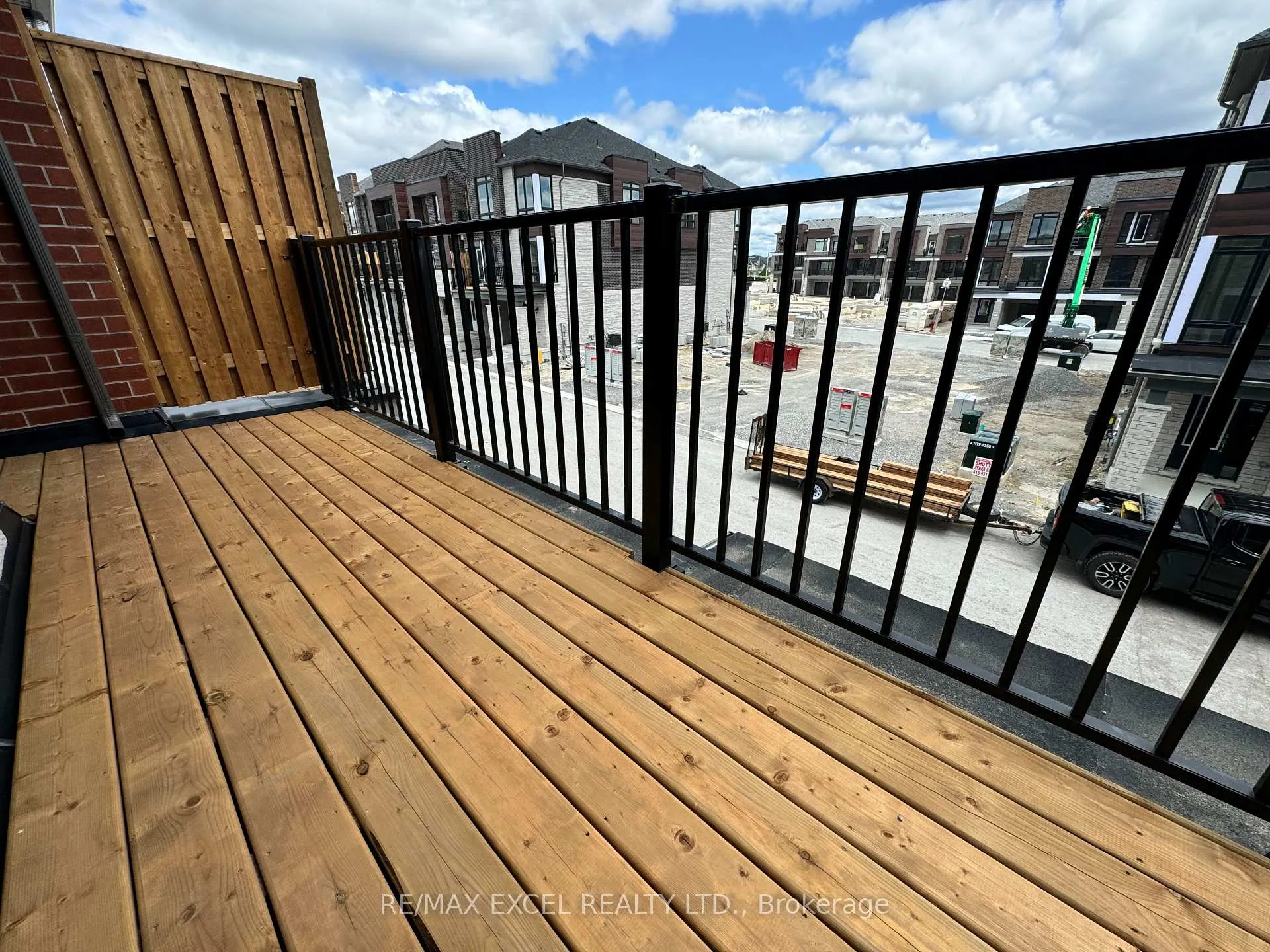 Photo 8 of 20 Griffith Street, Aurora, Bayview Northeast — HOMEH