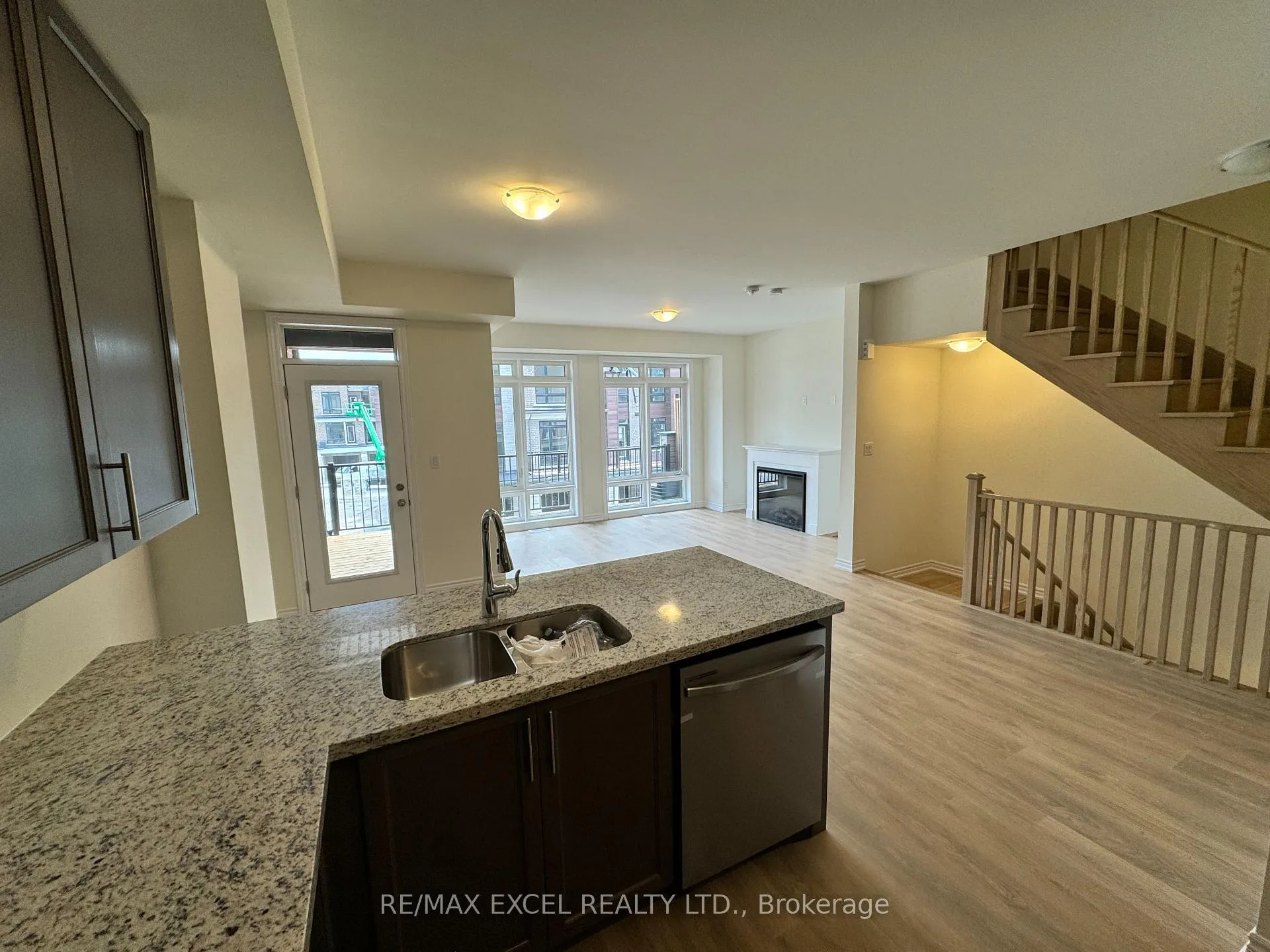 Photo 9 of 20 Griffith Street, Aurora, Bayview Northeast — HOMEH