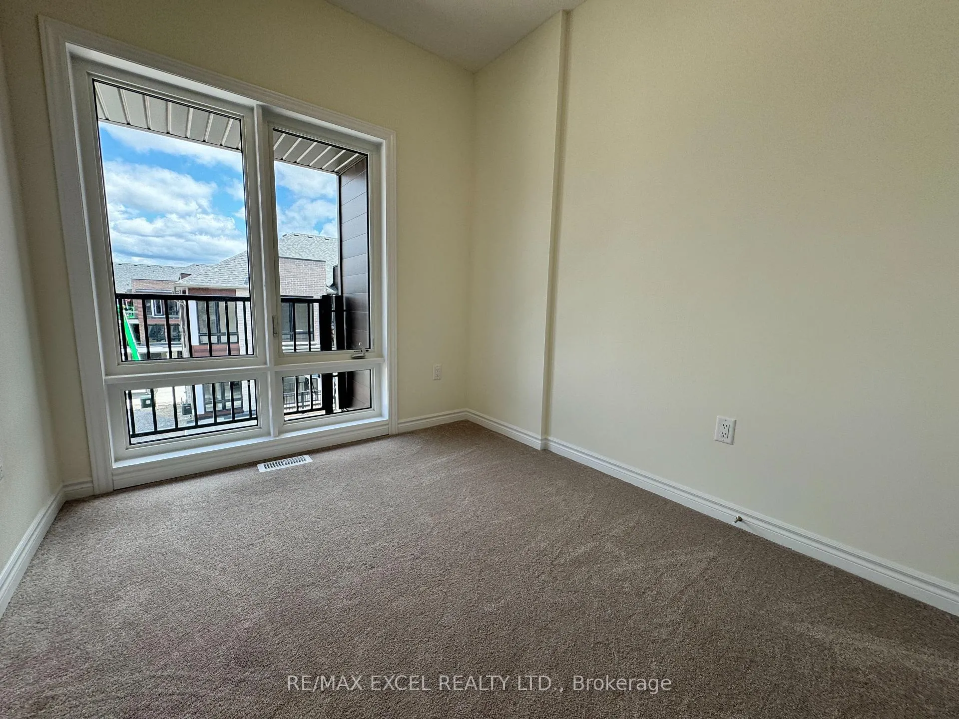 Photo 11 of 20 Griffith Street, Aurora, Bayview Northeast — HOMEH