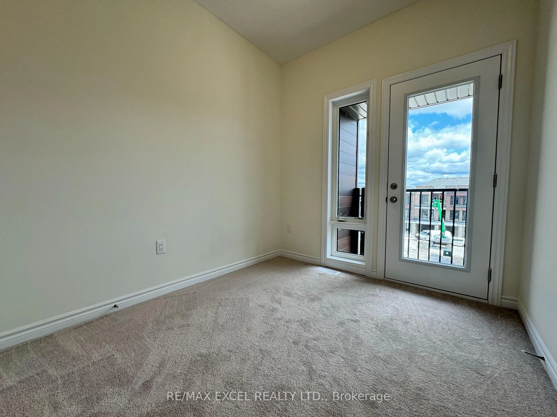 Photo 12 of 20 Griffith Street, Aurora, Bayview Northeast — HOMEH