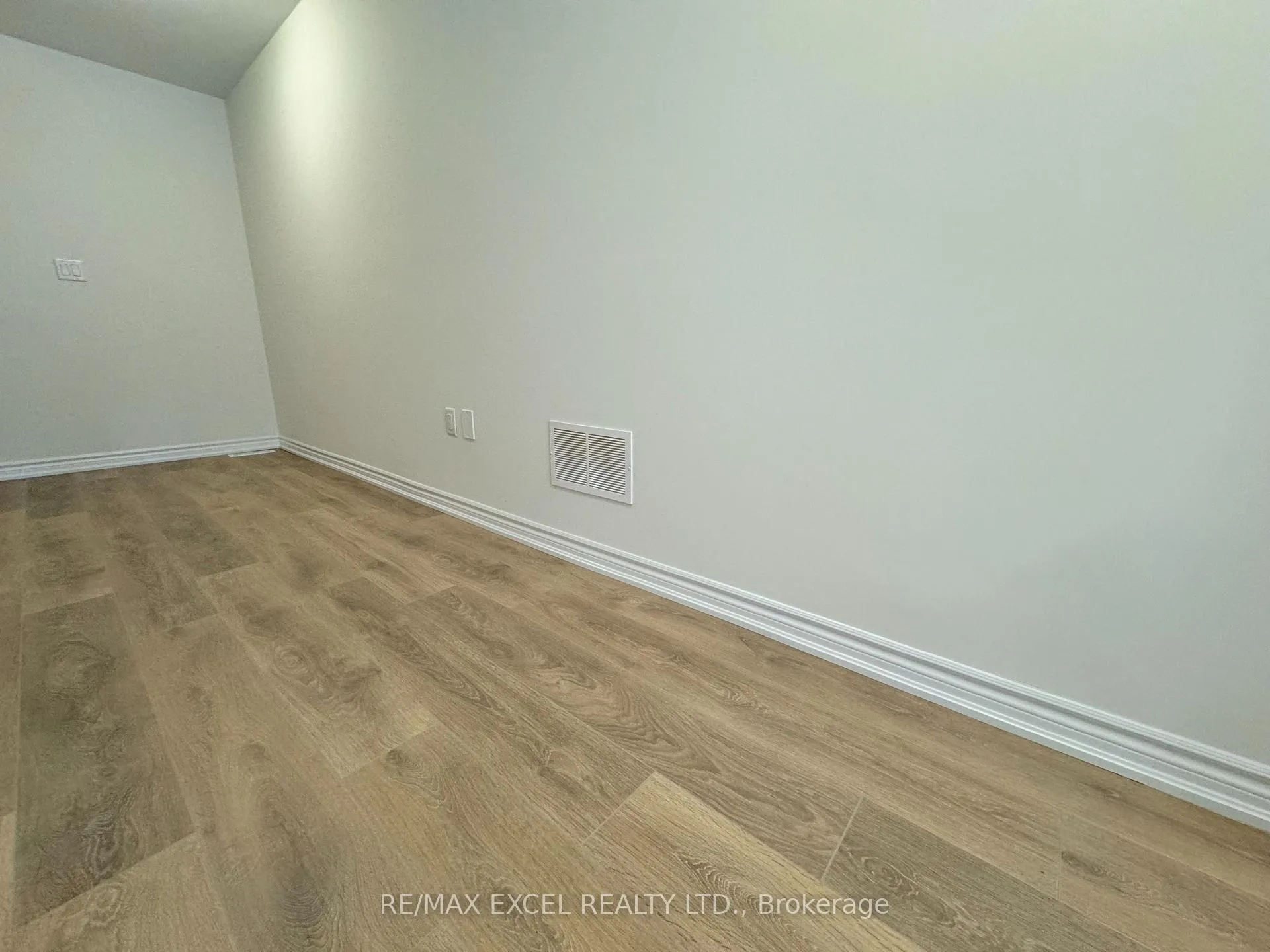 Photo 16 of 20 Griffith Street, Aurora, Bayview Northeast — HOMEH