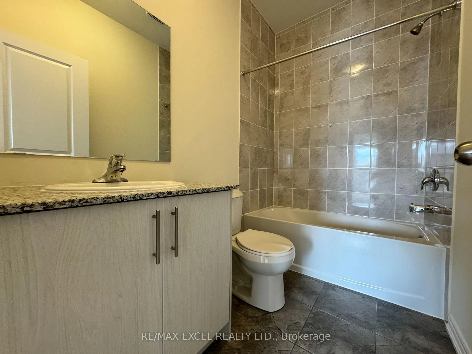 Photo 19 of 20 Griffith Street, Aurora, Bayview Northeast — HOMEH