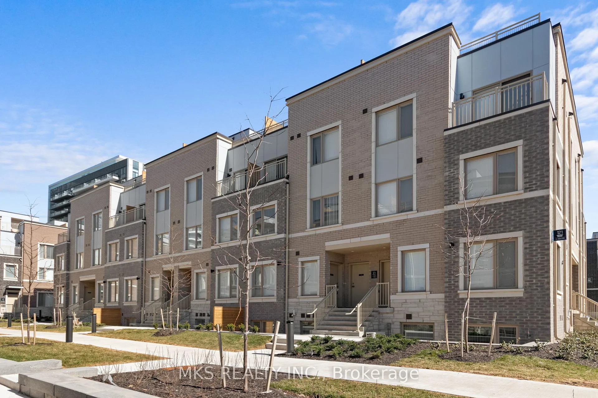Photo 1 of Unit TH 242, 121 Honeycrisp Crescent, Vaughan, Vaughan Corporate Centre — HOMEH