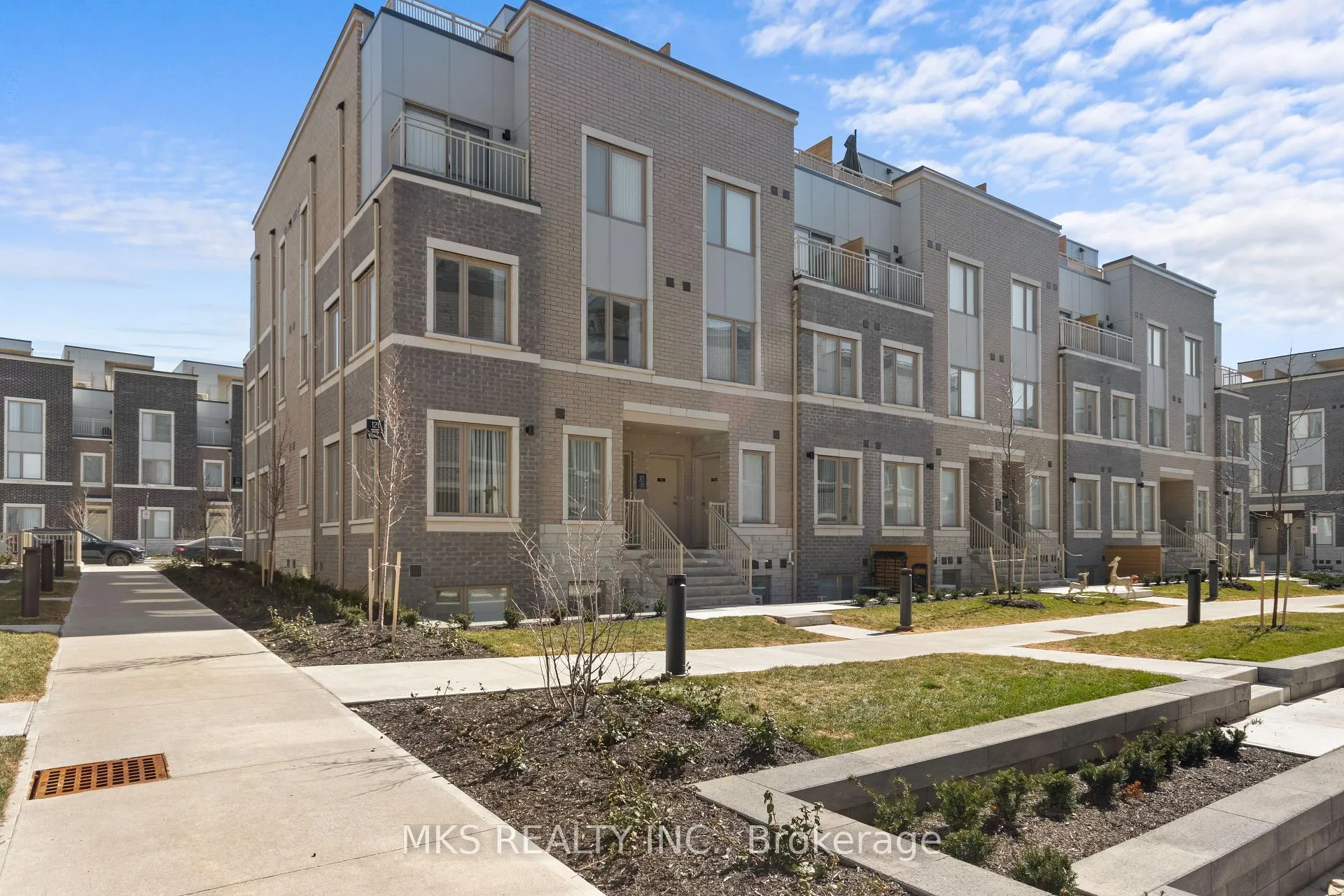 Photo 3 of Unit TH 242, 121 Honeycrisp Crescent, Vaughan, Vaughan Corporate Centre — HOMEH