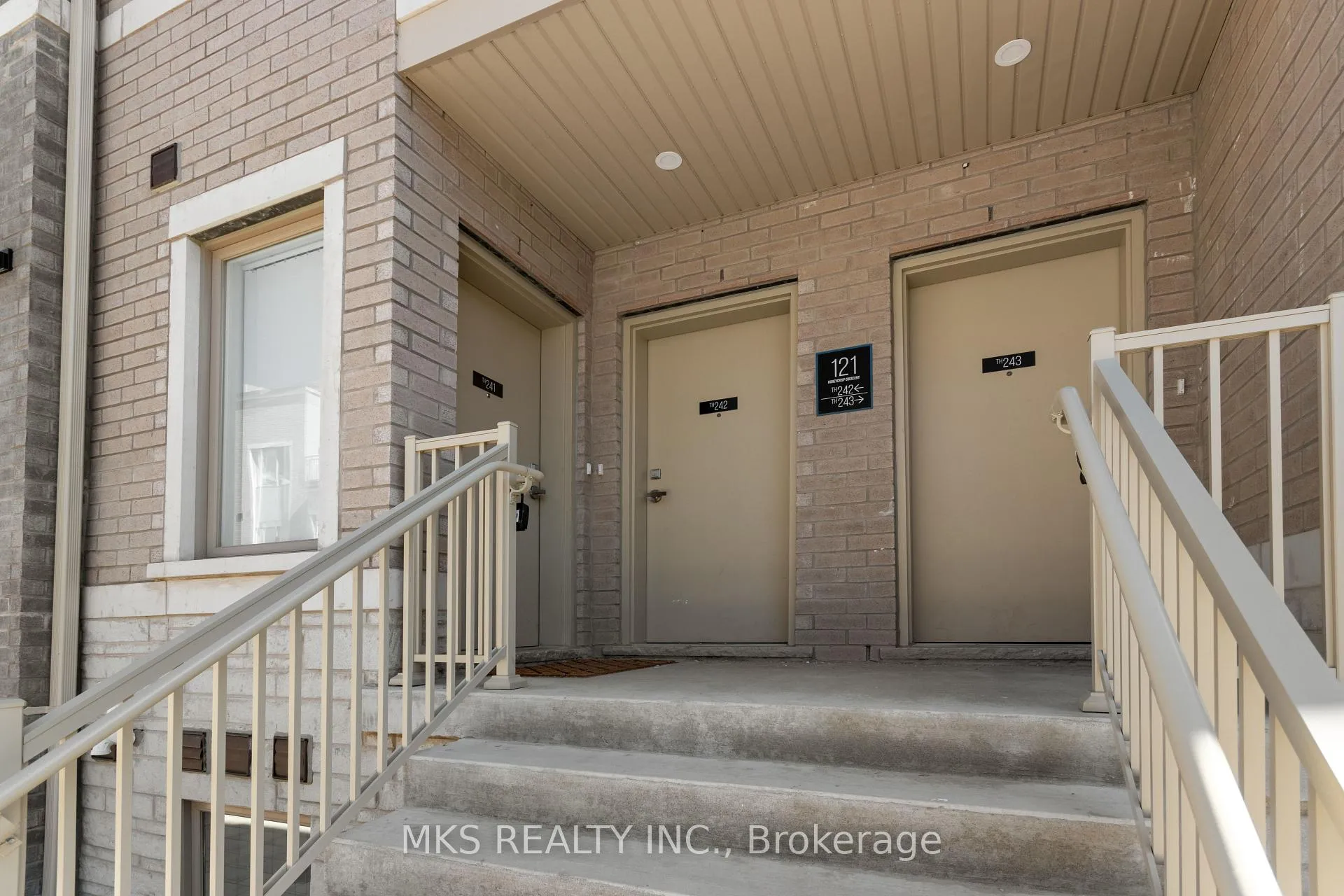 Photo 5 of Unit TH 242, 121 Honeycrisp Crescent, Vaughan, Vaughan Corporate Centre — HOMEH