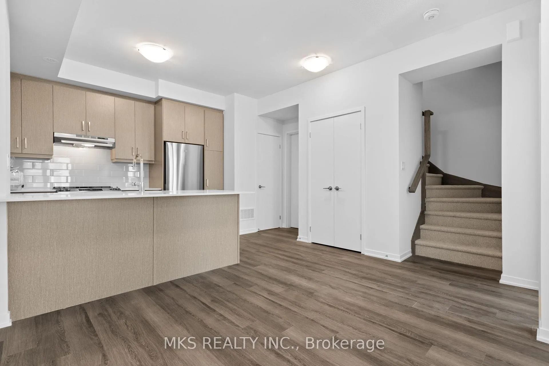 Photo 6 of Unit TH 242, 121 Honeycrisp Crescent, Vaughan, Vaughan Corporate Centre — HOMEH