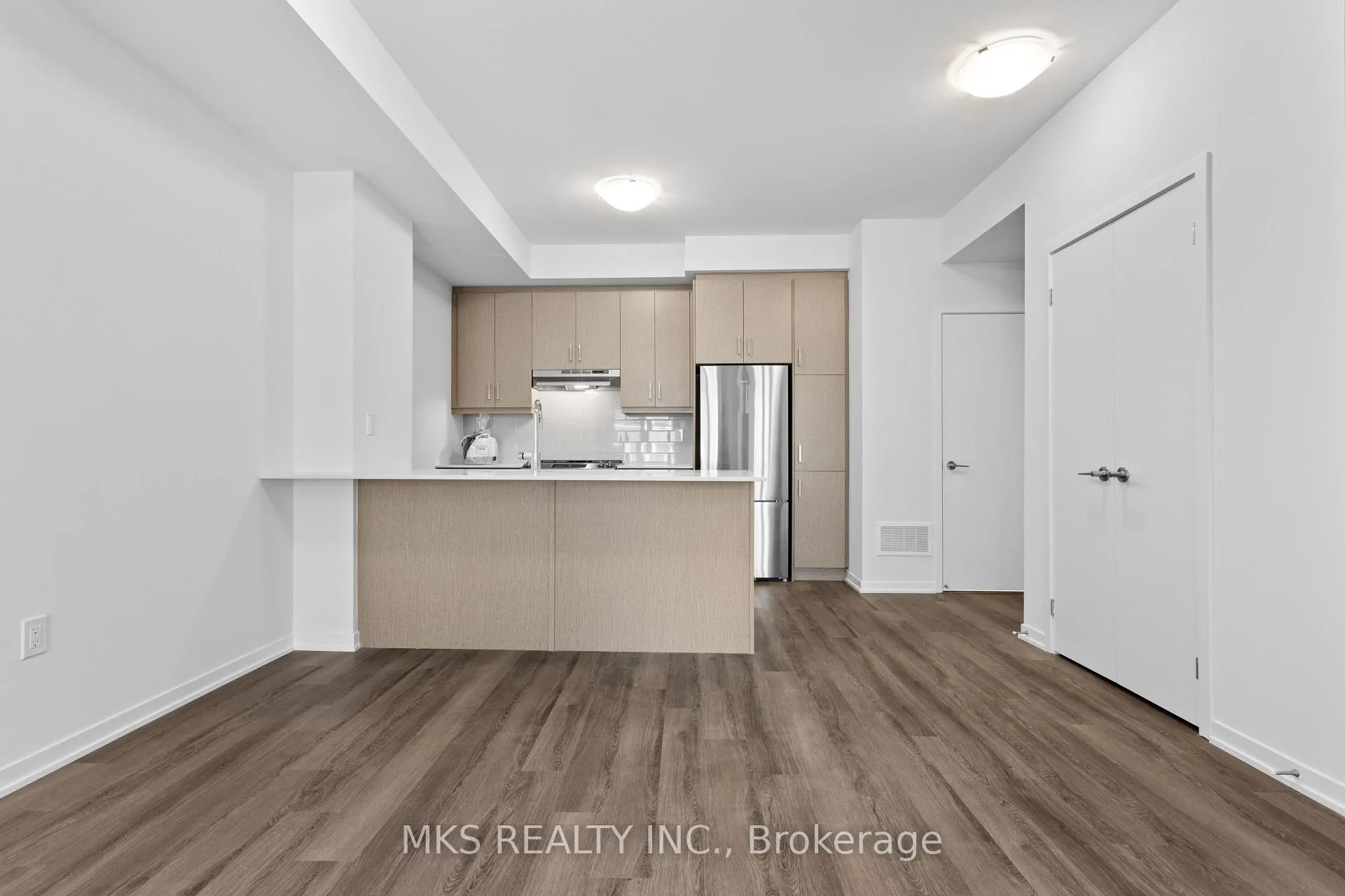 Photo 7 of Unit TH 242, 121 Honeycrisp Crescent, Vaughan, Vaughan Corporate Centre — HOMEH
