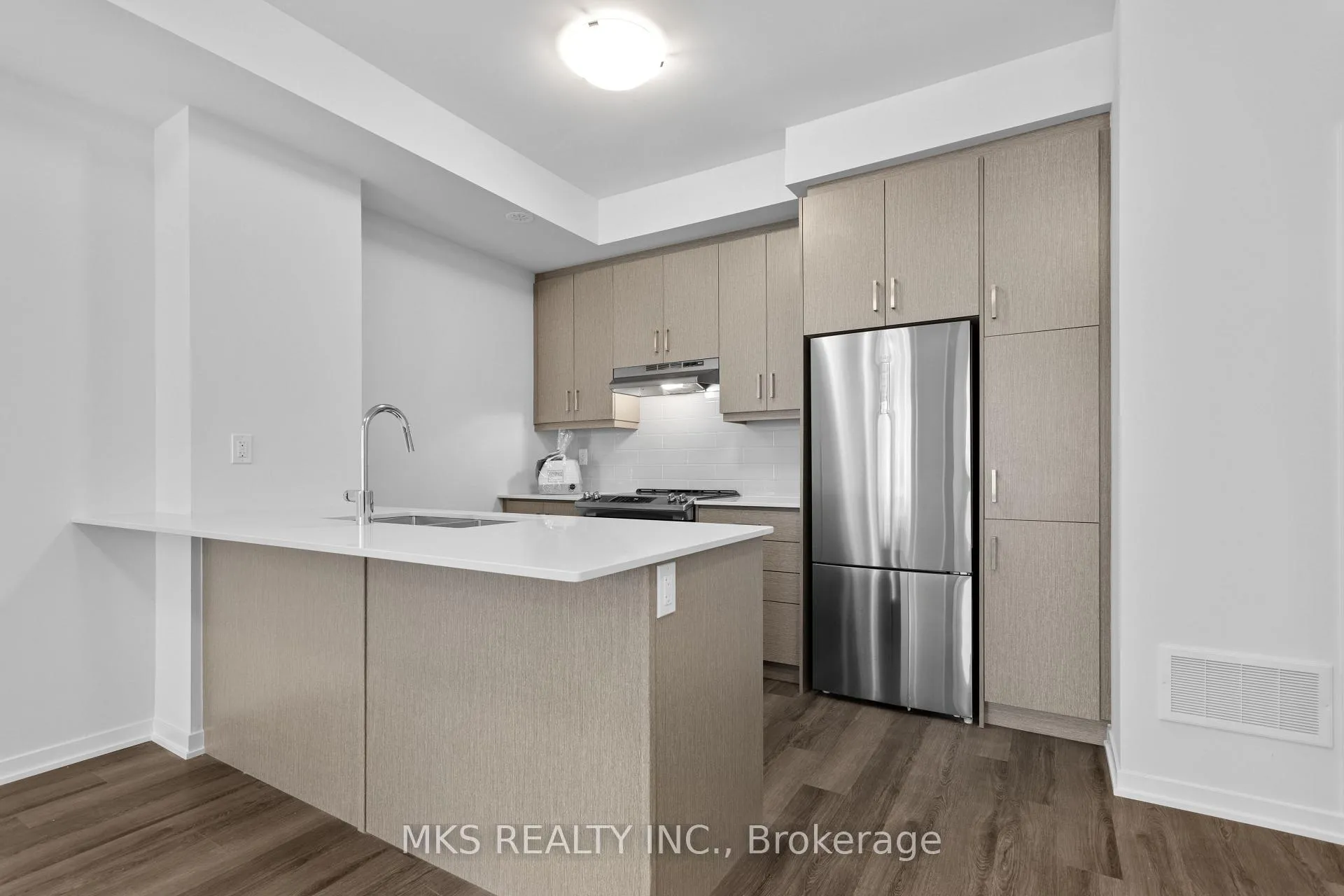 Photo 10 of Unit TH 242, 121 Honeycrisp Crescent, Vaughan, Vaughan Corporate Centre — HOMEH