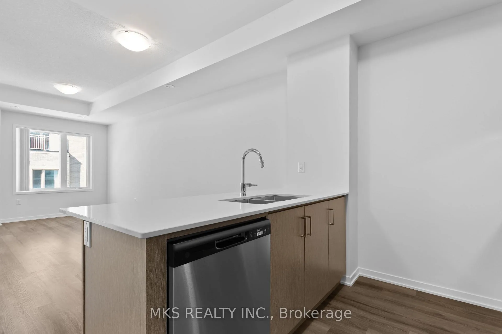 Photo 12 of Unit TH 242, 121 Honeycrisp Crescent, Vaughan, Vaughan Corporate Centre — HOMEH