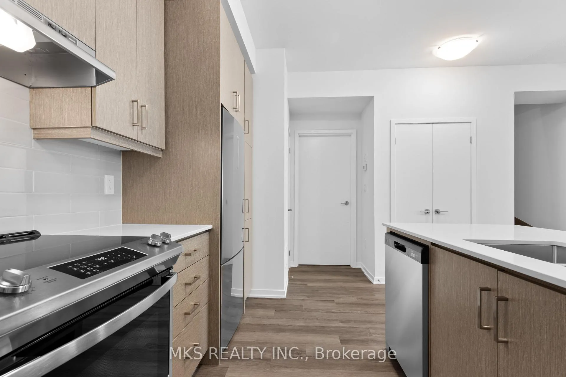 Photo 14 of Unit TH 242, 121 Honeycrisp Crescent, Vaughan, Vaughan Corporate Centre — HOMEH