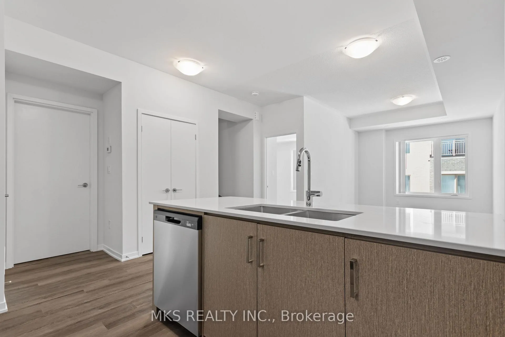 Photo 15 of Unit TH 242, 121 Honeycrisp Crescent, Vaughan, Vaughan Corporate Centre — HOMEH