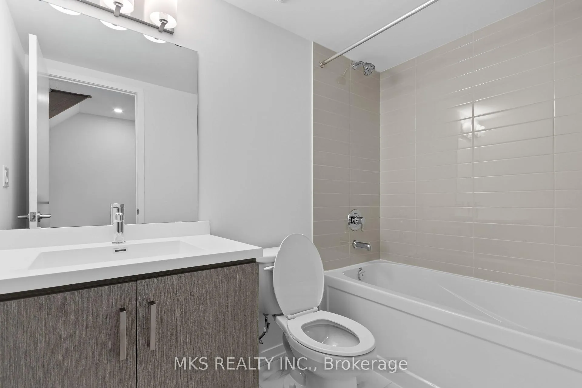 Photo 25 of Unit TH 242, 121 Honeycrisp Crescent, Vaughan, Vaughan Corporate Centre — HOMEH