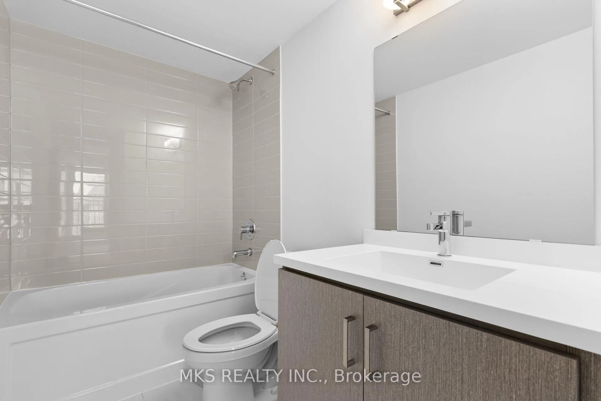 Photo 29 of Unit TH 242, 121 Honeycrisp Crescent, Vaughan, Vaughan Corporate Centre — HOMEH