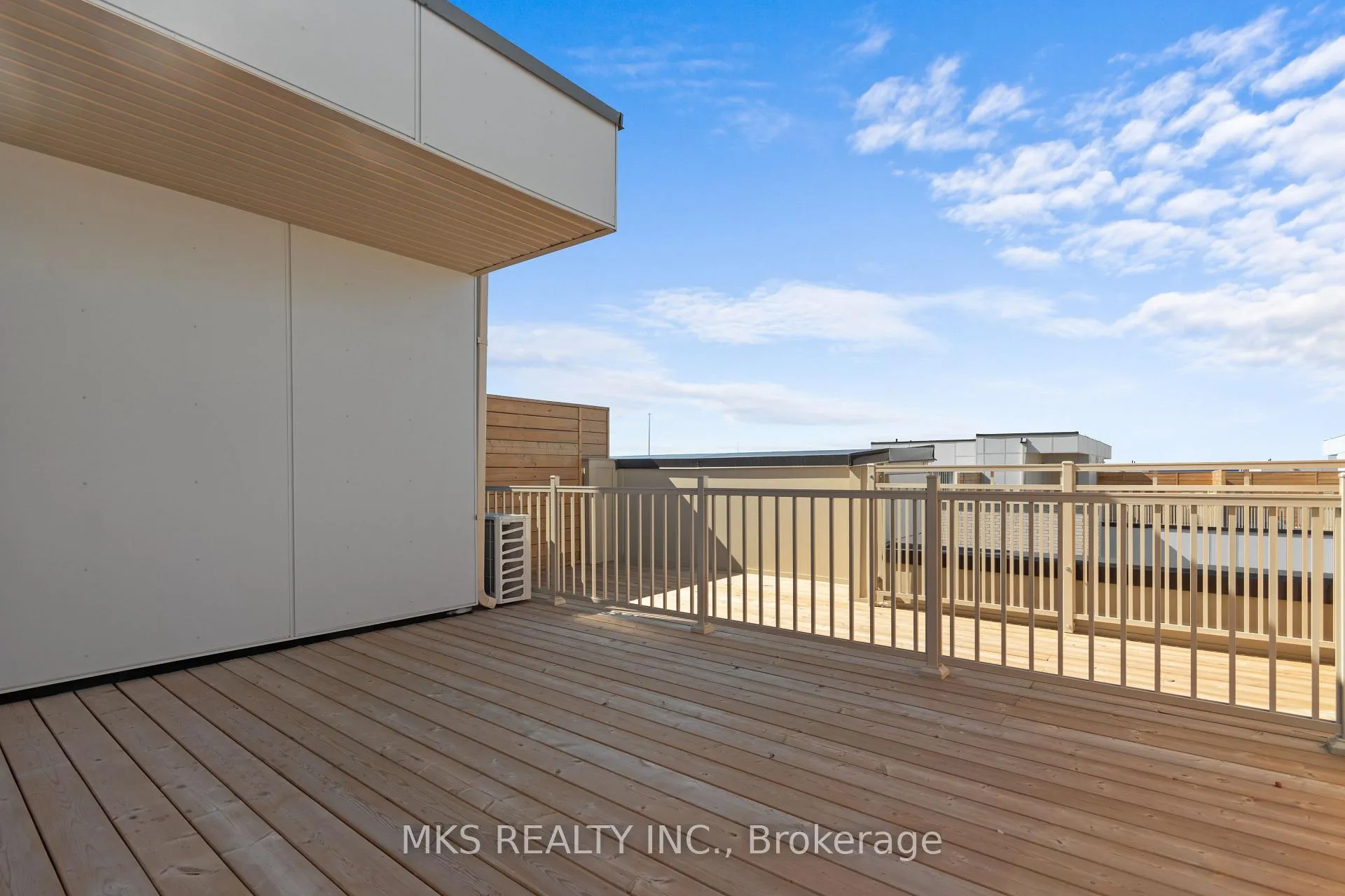 Photo 33 of Unit TH 242, 121 Honeycrisp Crescent, Vaughan, Vaughan Corporate Centre — HOMEH