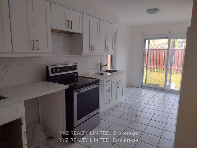 Photo 3 of 200 York Hill Boulevard, Vaughan, Crestwood-Springfarm-Yorkhill — HOMEH