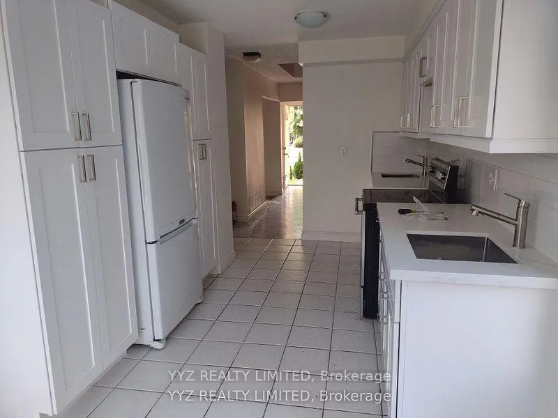 Photo 4 of 200 York Hill Boulevard, Vaughan, Crestwood-Springfarm-Yorkhill — HOMEH