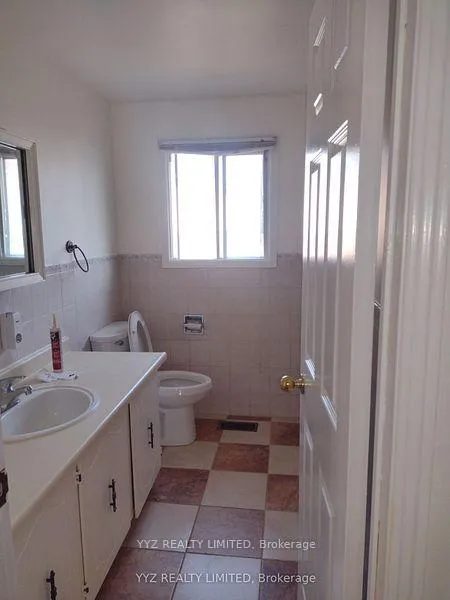 Photo 6 of 200 York Hill Boulevard, Vaughan, Crestwood-Springfarm-Yorkhill — HOMEH
