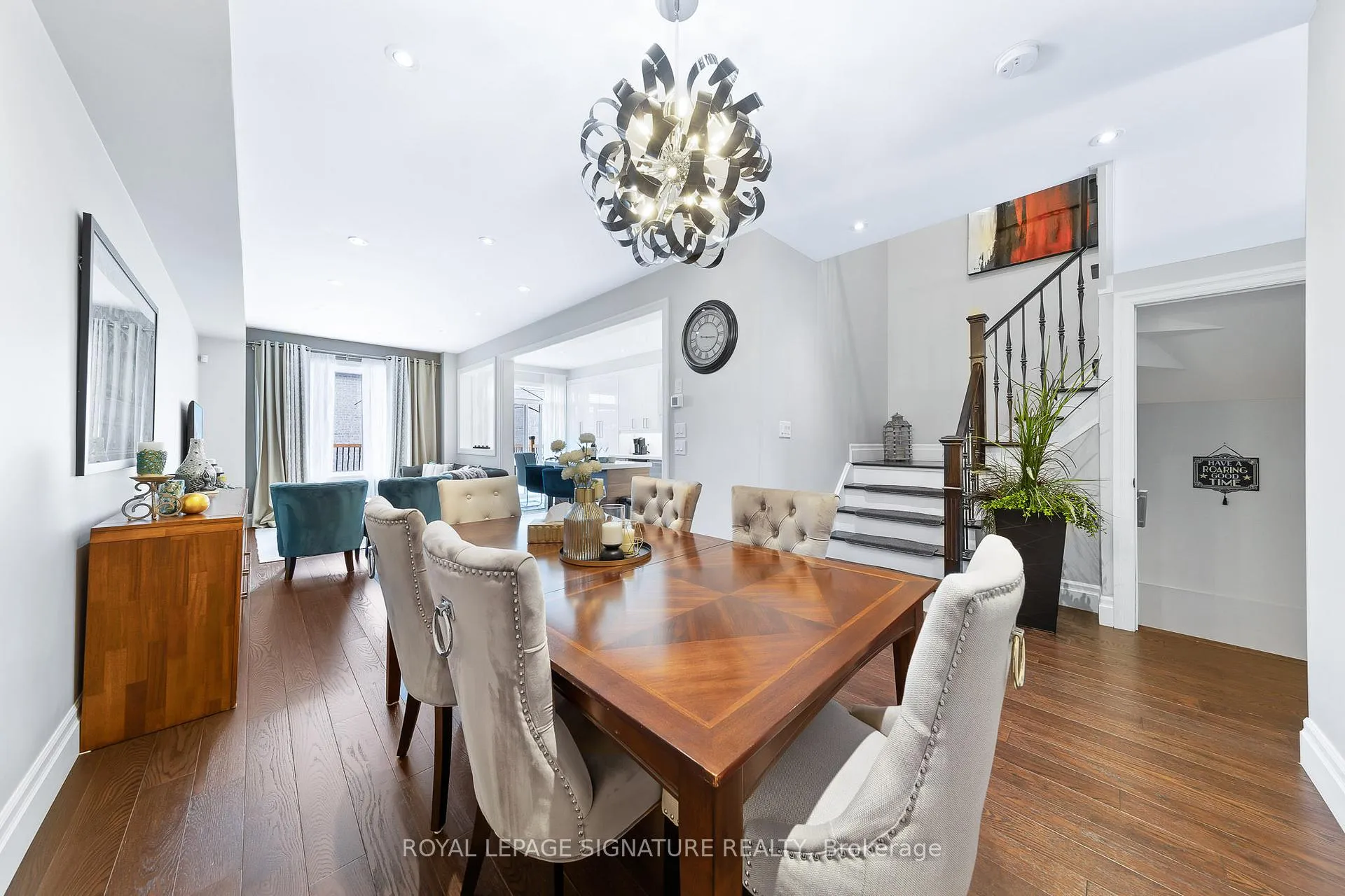 Photo 5 of 68 White Beach Crescent, Vaughan, Patterson — HOMEH