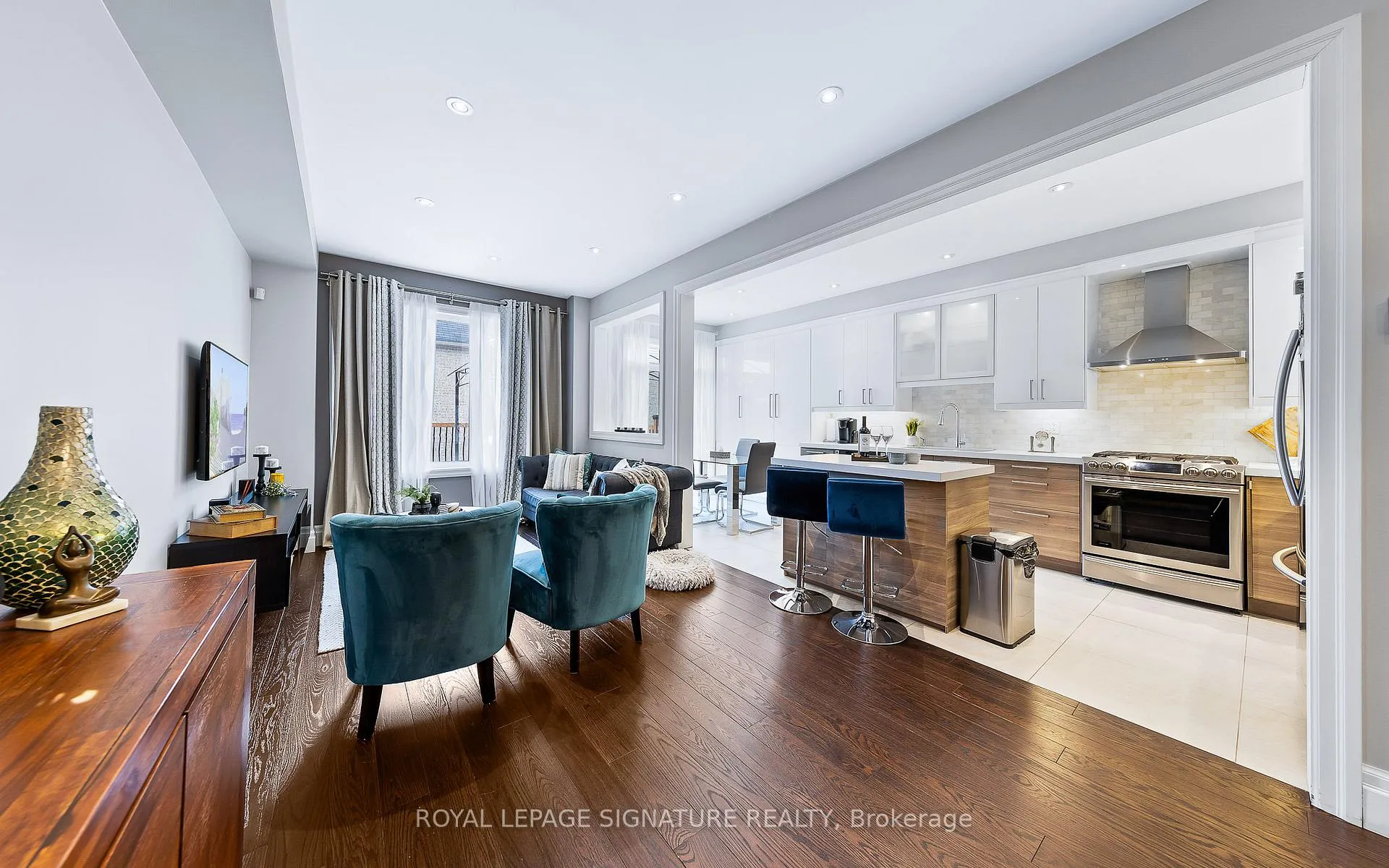 Photo 6 of 68 White Beach Crescent, Vaughan, Patterson — HOMEH
